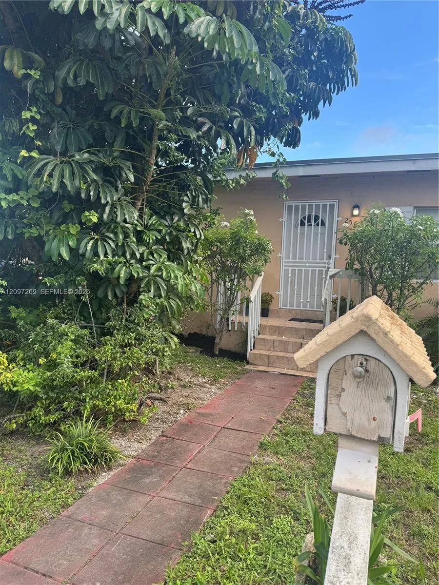 En Venta 258 E 46th Street, Hialeah, FL 33013, Hialeah, FL 33013