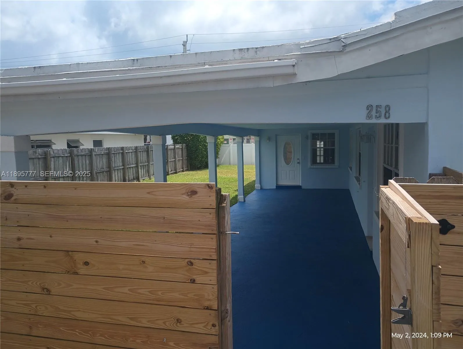 Foto de propiedad en 258 Neptune Avenue N, Lauderdale-By-The-Sea, FL 33308 Lauderdale-By-The-Sea con MLS# 