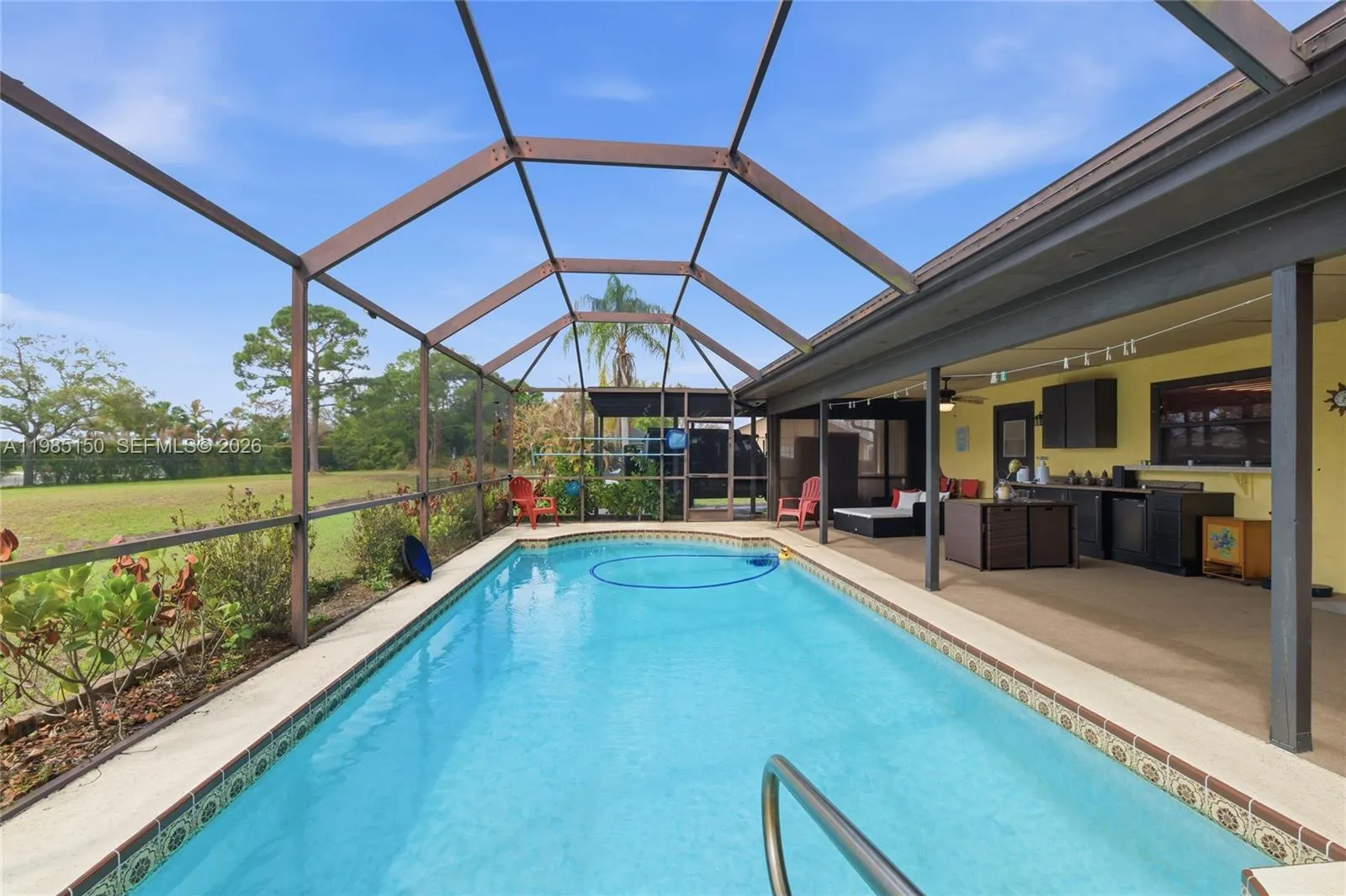 Foto de propiedad en 2580 SW Bayshore Boulevard, Port St. Lucie, FL 34984 Port St. Lucie con MLS# 