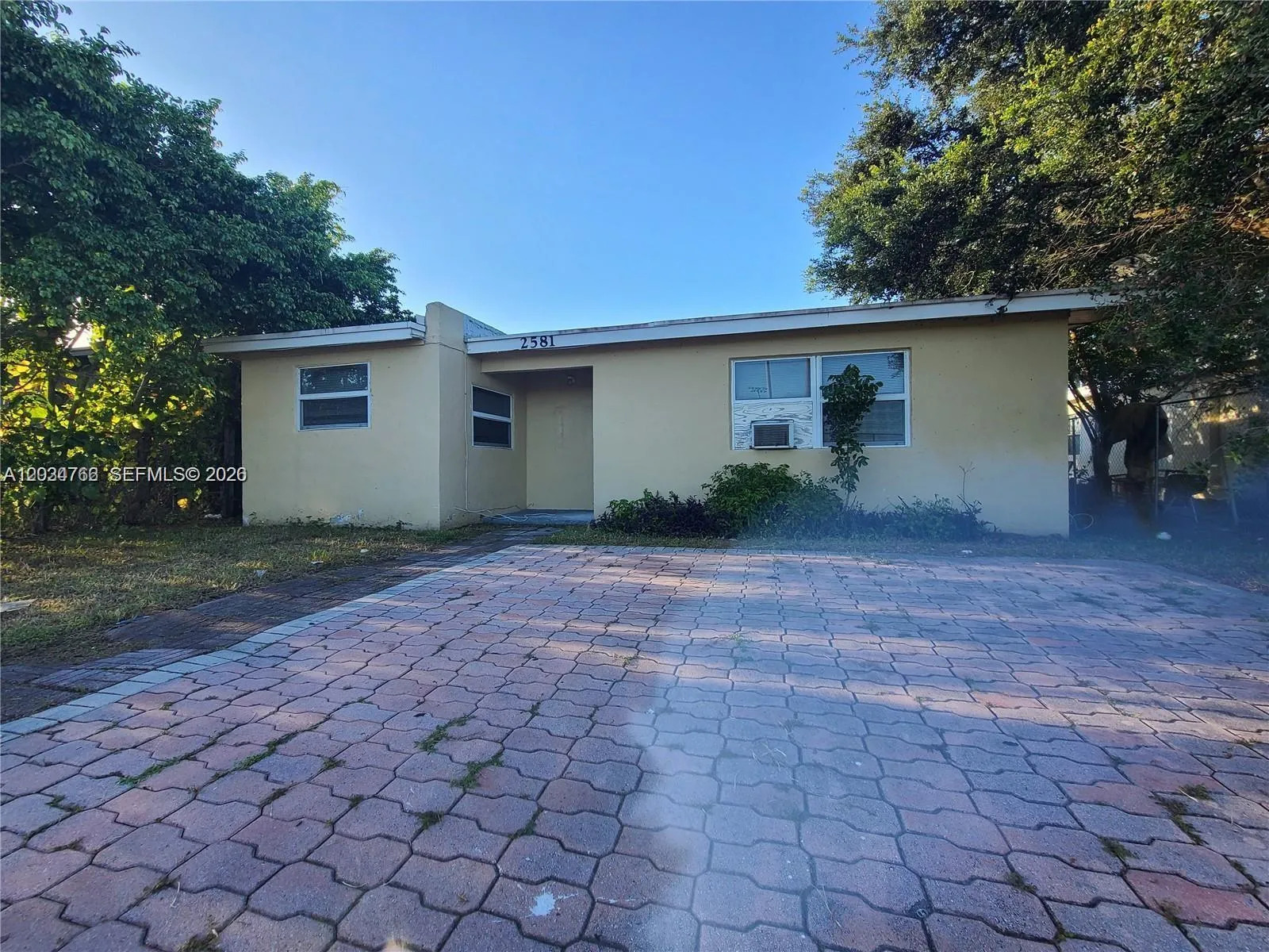 Foto de propiedad en 2581 NW 13th Court, Fort Lauderdale, FL 33311 Fort Lauderdale con MLS# 