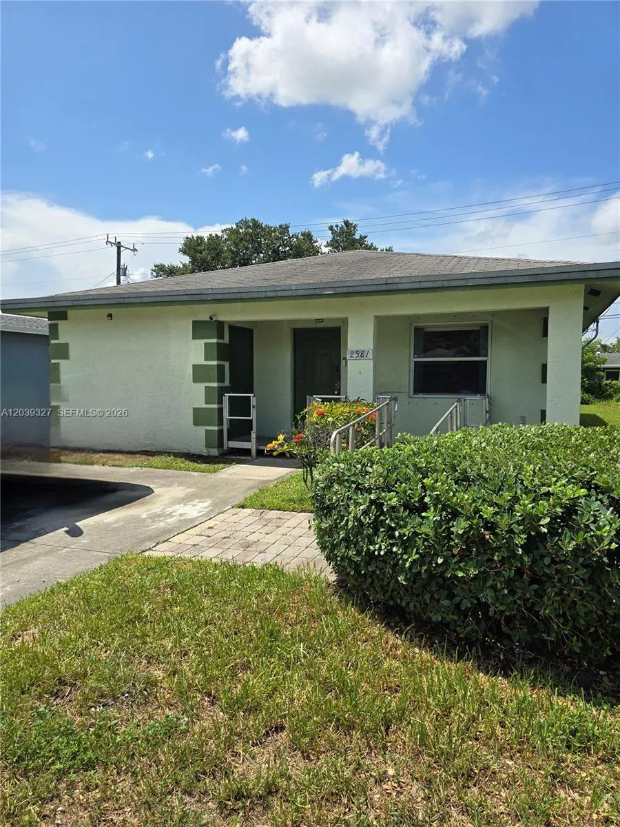 Vendido 2581 NW 15th Court, Fort Lauderdale, FL 33311, Fort Lauderdale, FL 33311