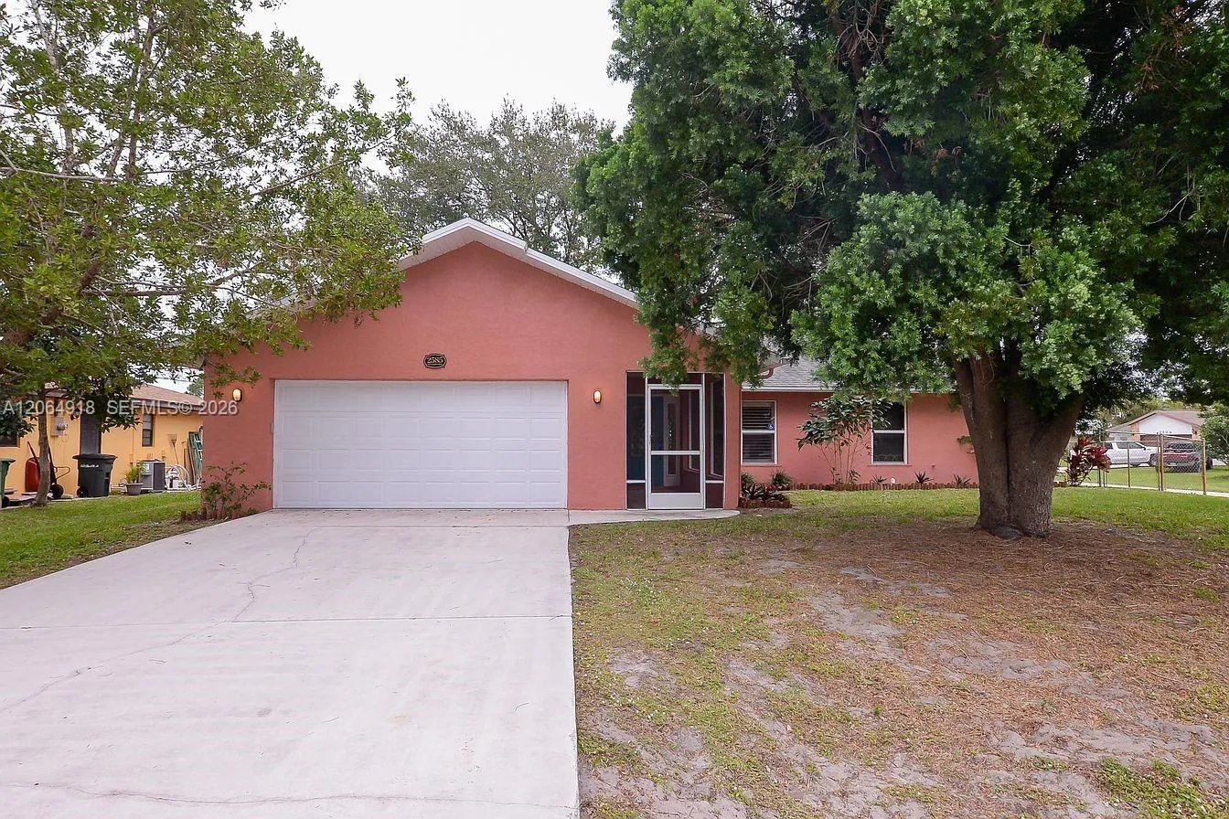 Foto de propiedad en 2585 SW Cameo Boulevard, Port St. Lucie, FL 34953 Port St. Lucie con MLS# 