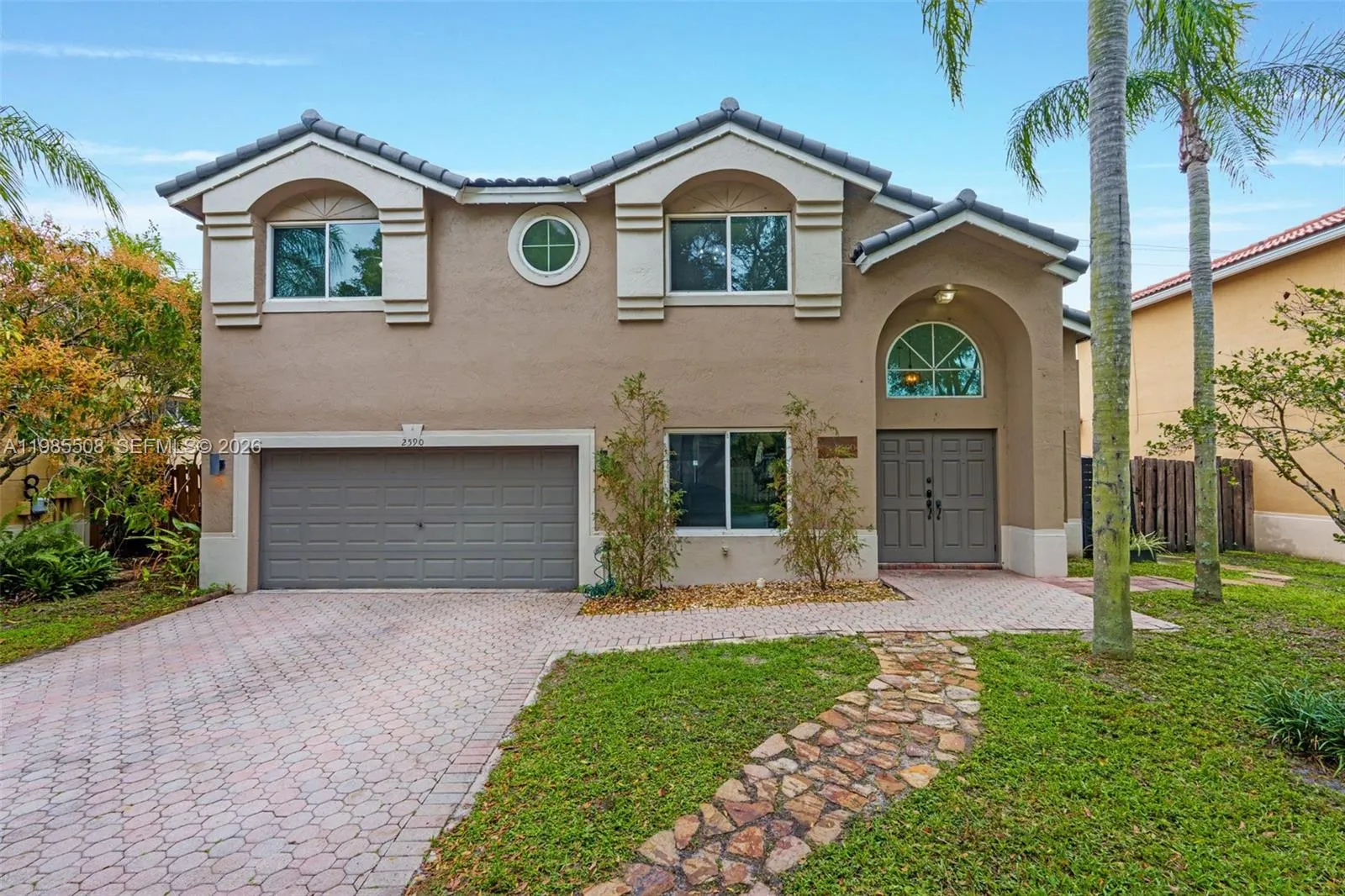 Foto de propiedad en 2590 N Rampart Way N, Cooper City, FL 33026 Cooper City con MLS# 