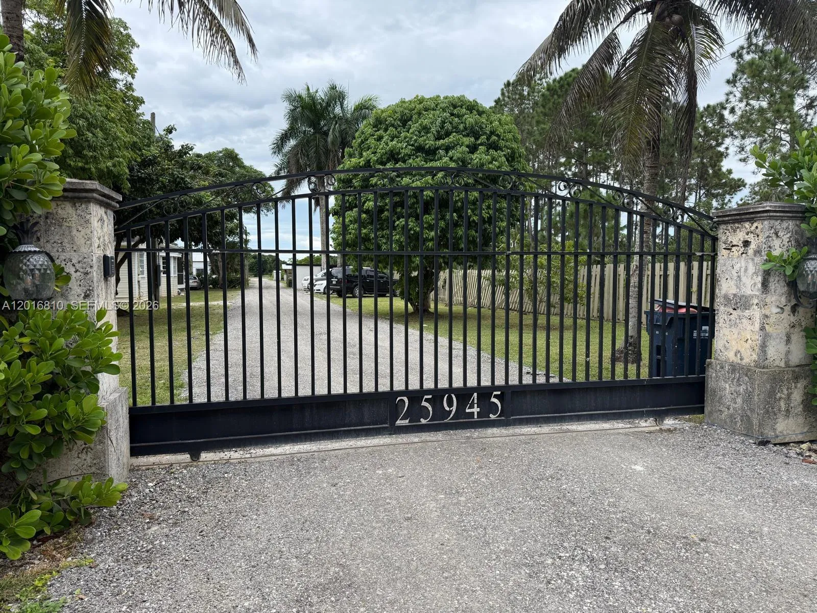 Foto de propiedad en 25945 SW 197th Avenue, Homestead, FL 33031 Homestead con MLS# 