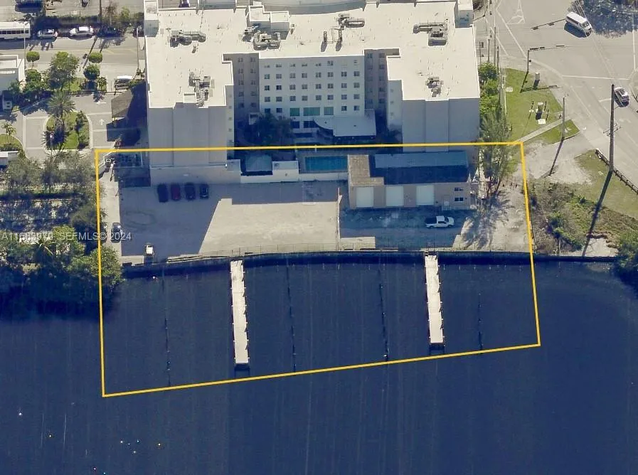 Foto de propiedad en 2599 NW 37th Avenue, Miami, FL 33142 Miami con MLS# 