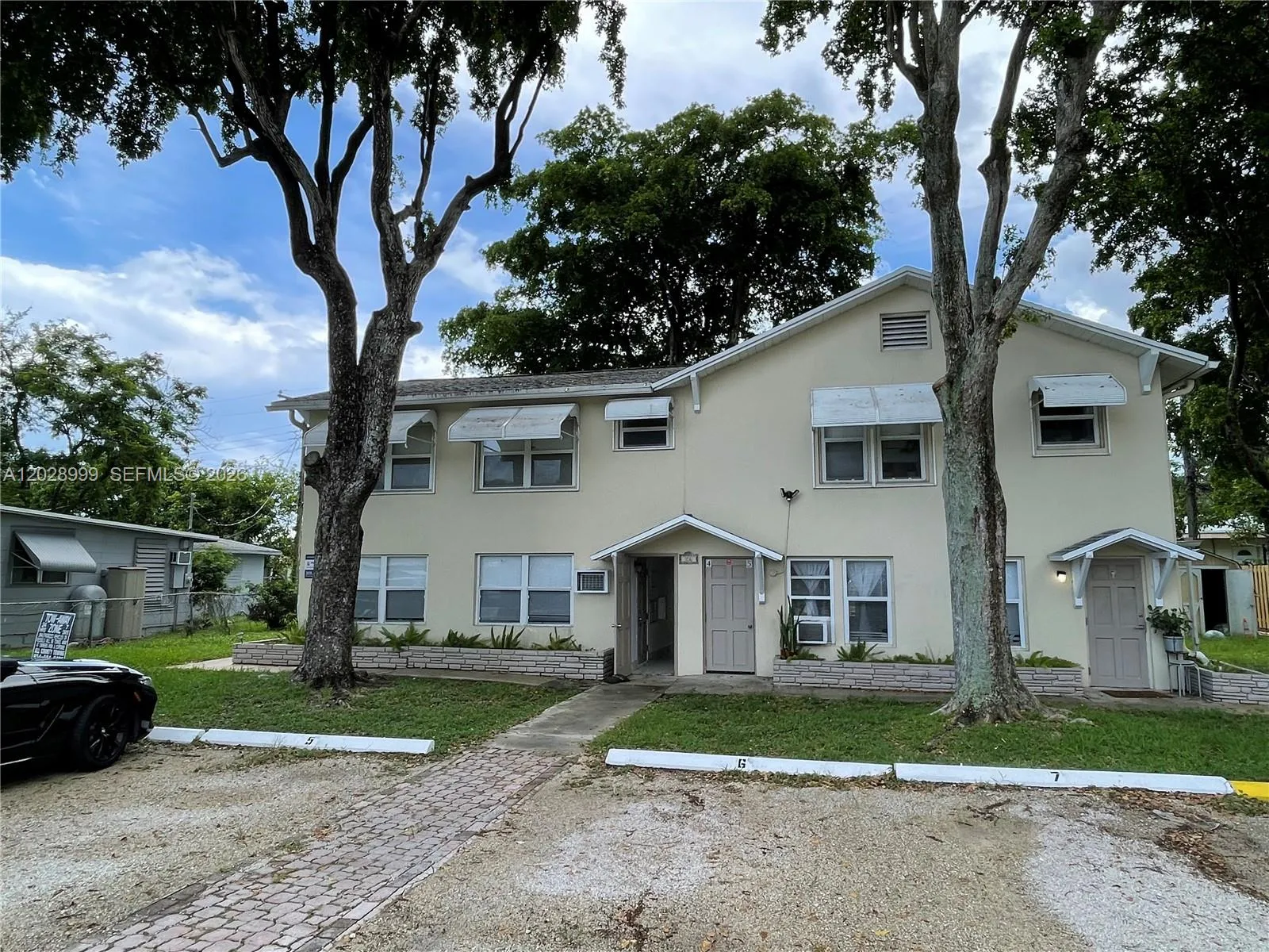 Foto de propiedad en 26 SE 13th Terrace 1-7, Dania Beach, FL 33004 Dania Beach con MLS# 