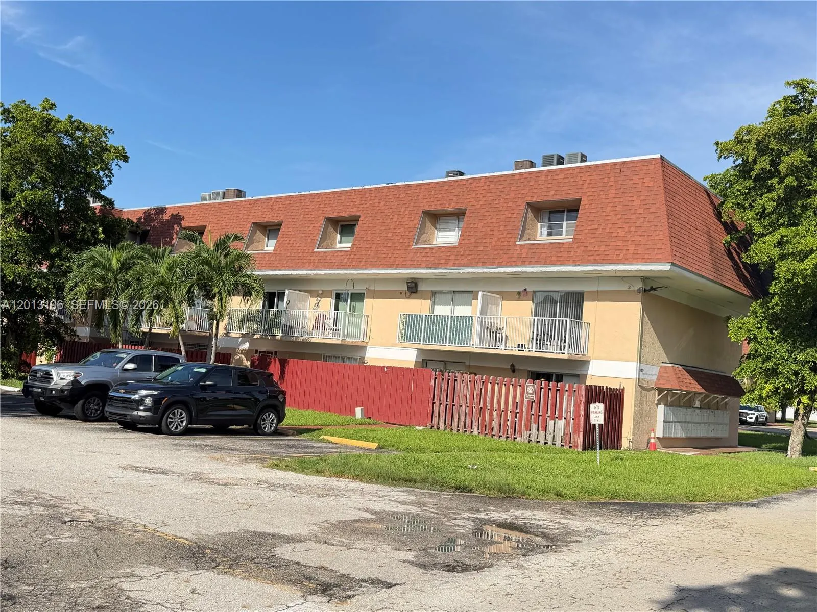Foto de propiedad en 260 NW 107th Avenue 207, Miami, FL 33172 Miami con MLS# 