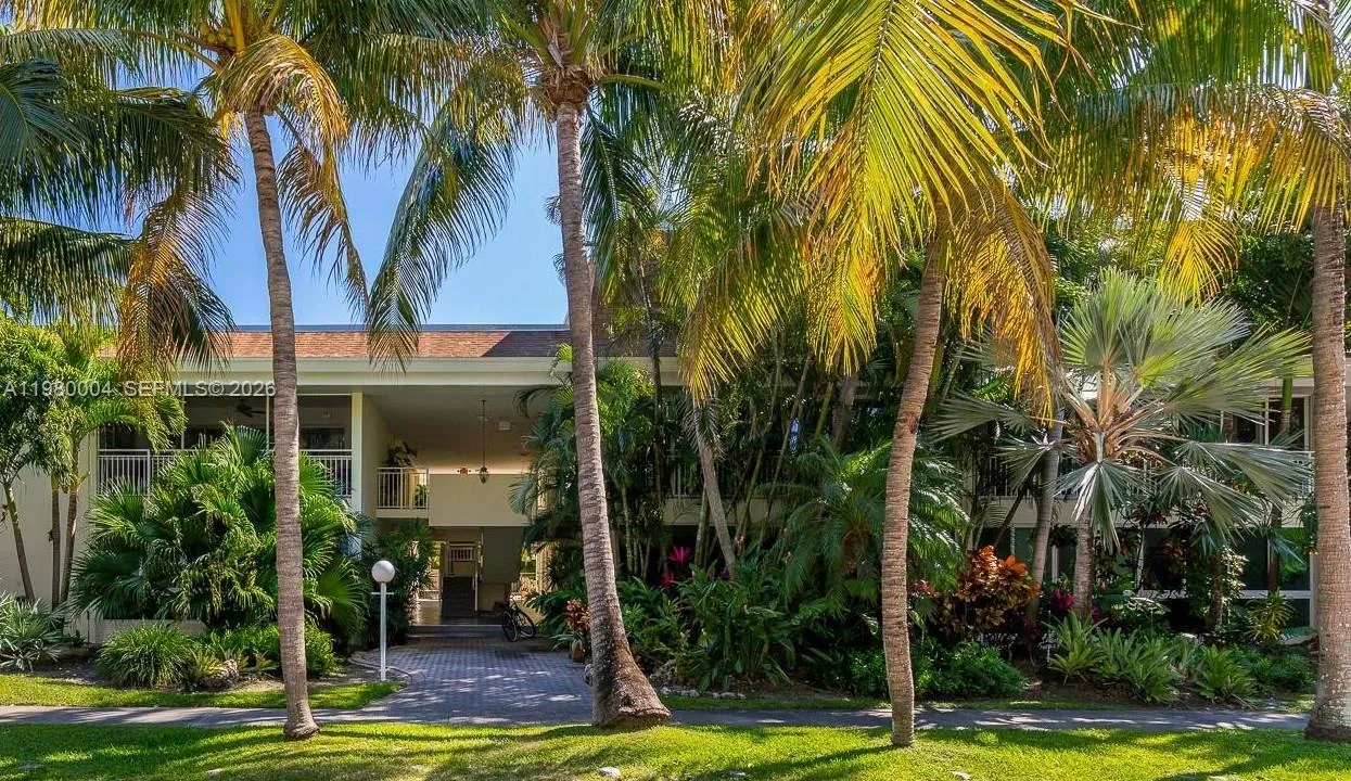 Foto de propiedad en 260 Sunrise Drive H, Key Biscayne, FL 33149 Key Biscayne con MLS# 