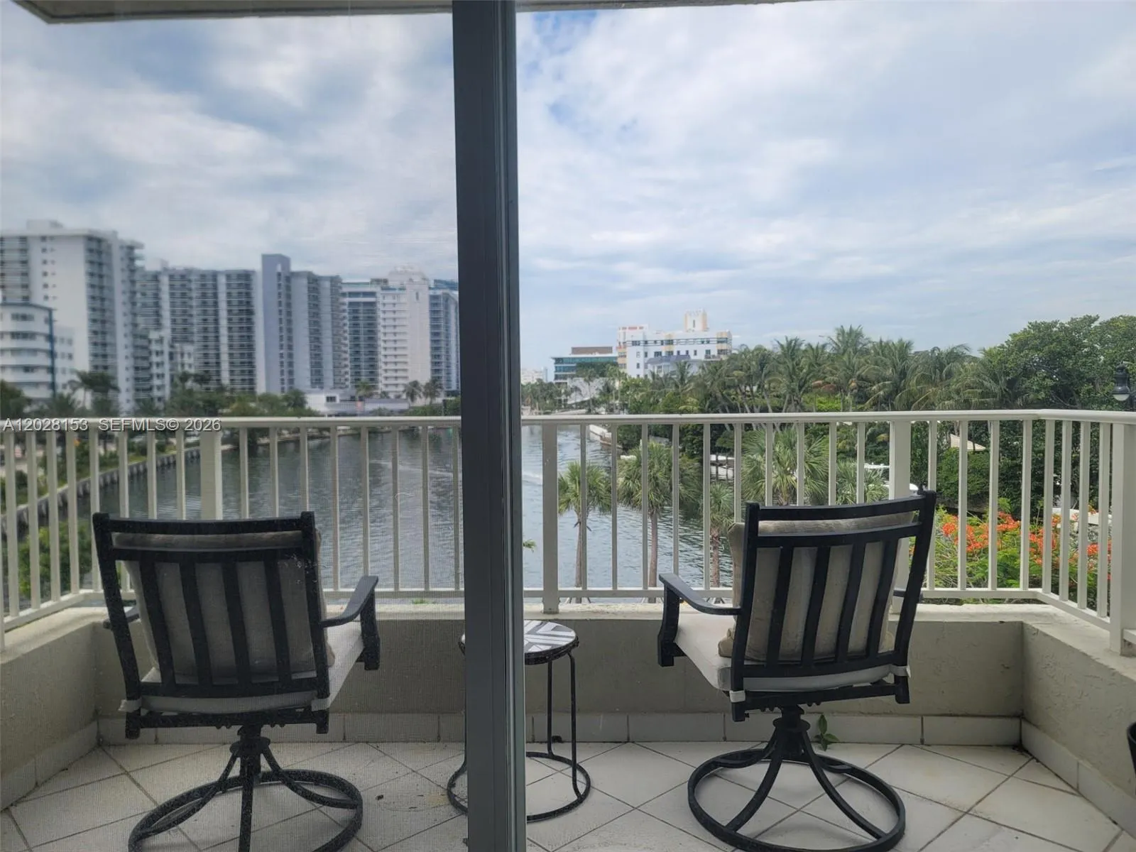 Foto de propiedad en 2600 Collins Avenue 411, Miami Beach, FL 33140 Miami Beach con MLS# 