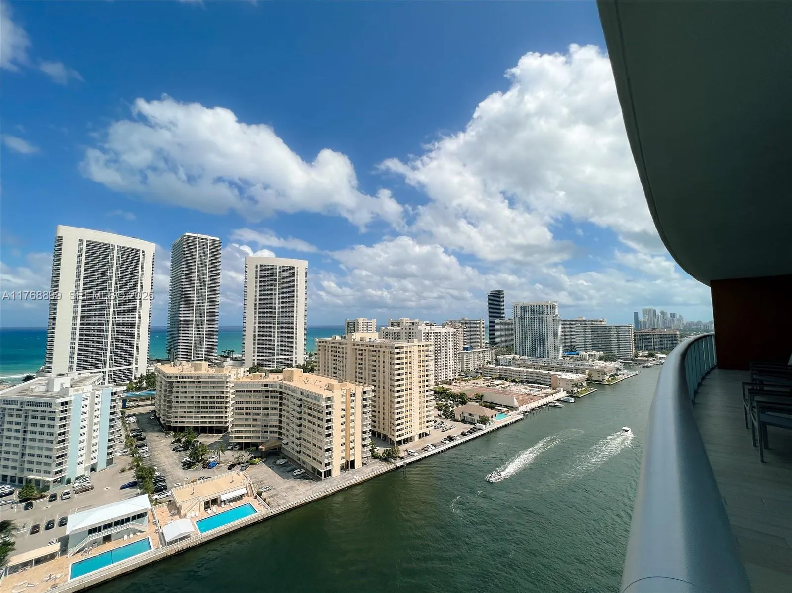 Foto de propiedad en 2600 E Hallandale Beach Boulevard T2202, Hallandale Beach, FL 33009 Hallandale Beach con MLS# 