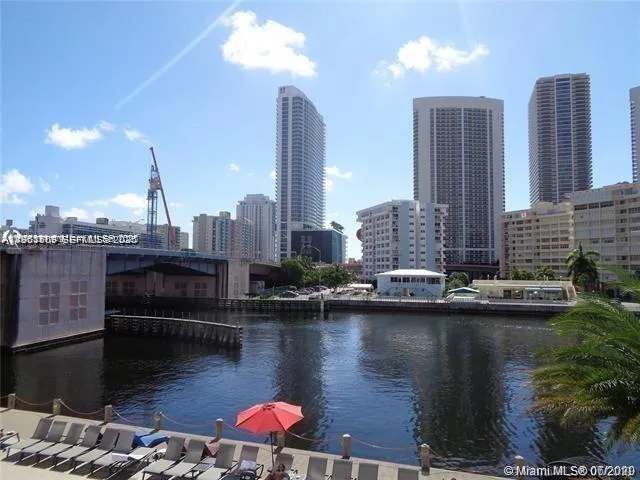 Foto de propiedad en 2600 E Hallandale Beach Boulevard T301, Hallandale Beach, FL 33009 Hallandale Beach con MLS# 