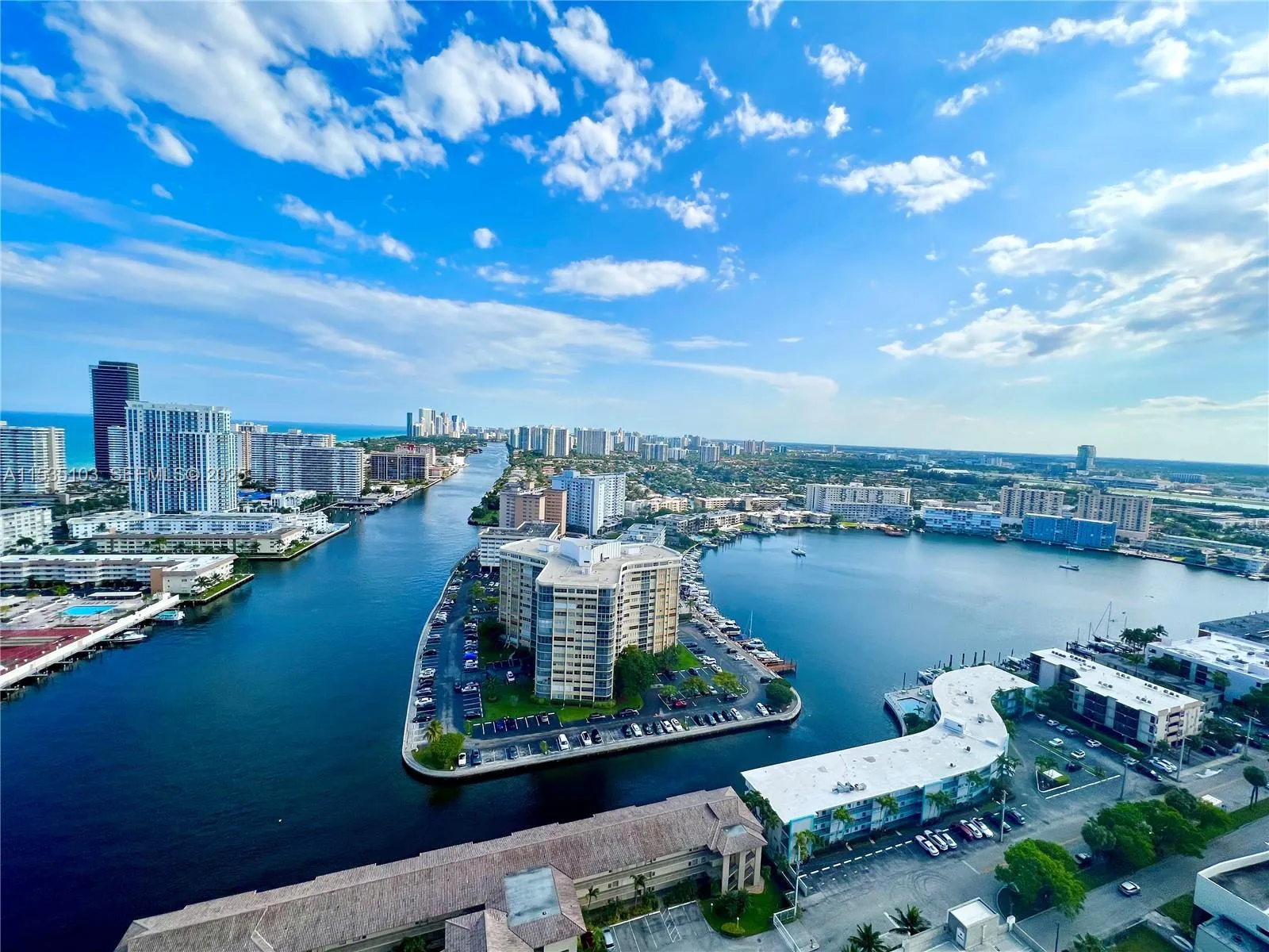 Foto de propiedad en 2600 E Hallandale Beach Boulevard T3107, Hallandale Beach, FL 33009 Hallandale Beach con MLS# 