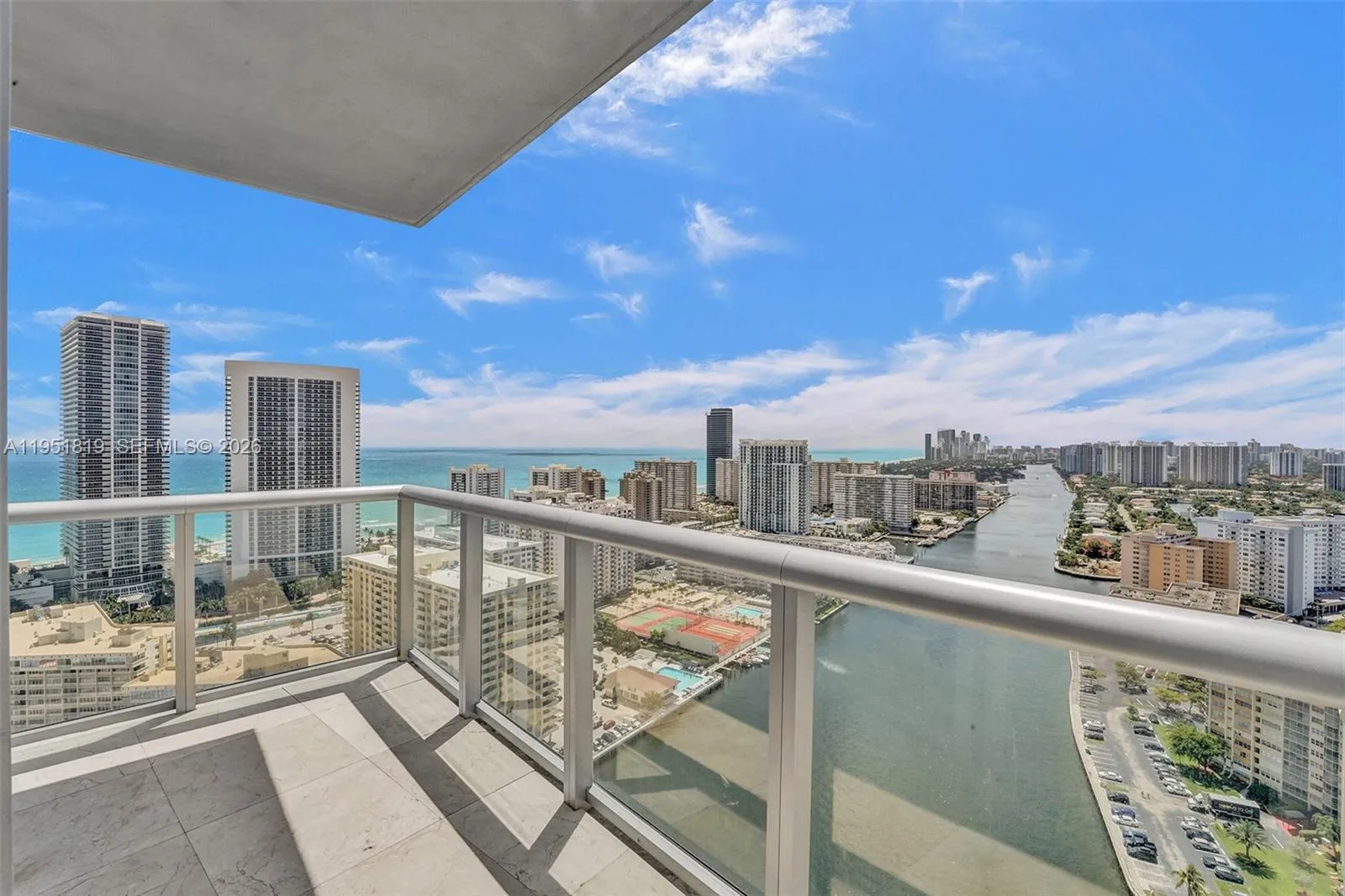 Foto de propiedad en 2600 E Hallandale Beach Boulevard T3201, Hallandale Beach, FL 33009 Hallandale Beach con MLS# 