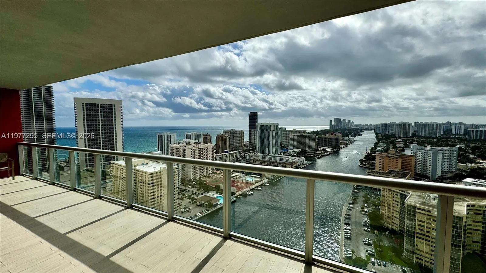 Foto de propiedad en 2600 E Hallandale Beach Boulevard T3205, Hallandale Beach, FL 33009 Hallandale Beach con MLS# 