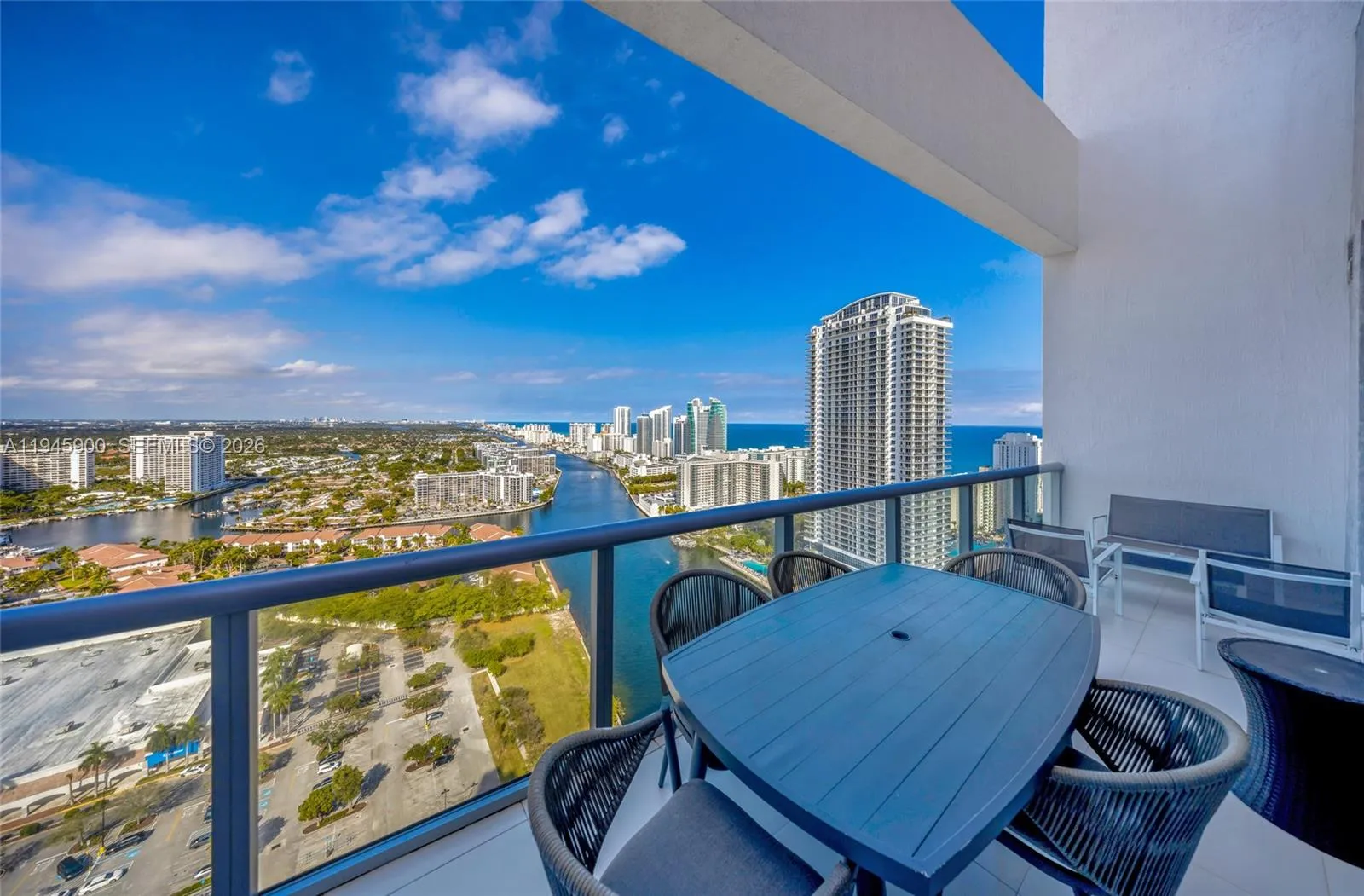 Foto de propiedad en 2600 E Hallandale Beach Boulevard T3304, Hallandale Beach, FL 33009 Hallandale Beach con MLS# 