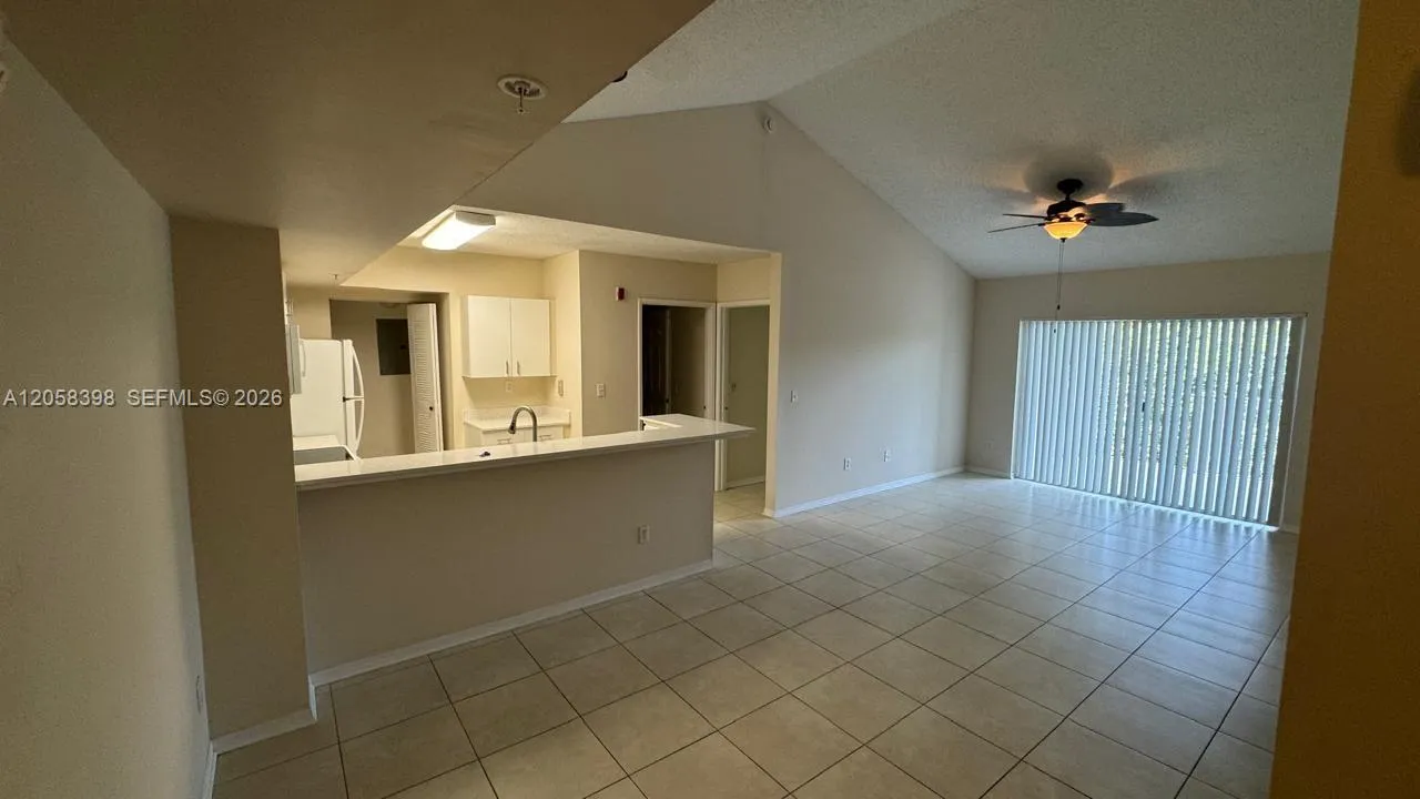 Foto de propiedad en 2600 S University Drive 325, Davie, FL 33328 Davie con MLS# 