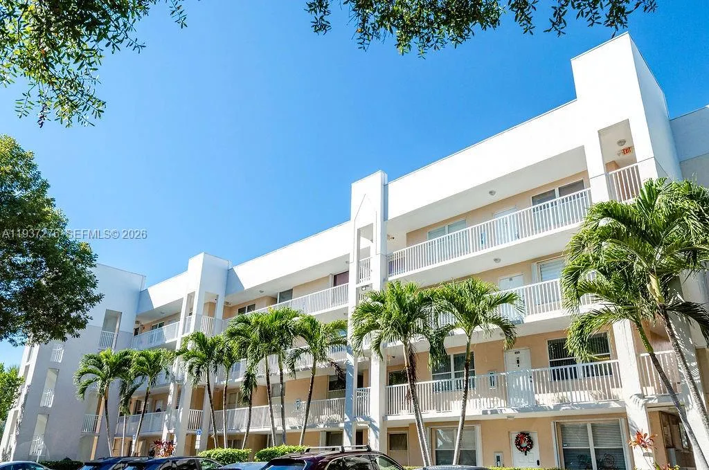 Foto de propiedad en 2601 N Nob Hill Road 402, Sunrise, FL 33322 Sunrise con MLS# 