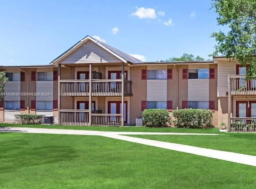 Foto de propiedad en 2601 University Boulevard N A-101, Jacksonville, FL 32211 Jacksonville con MLS# 