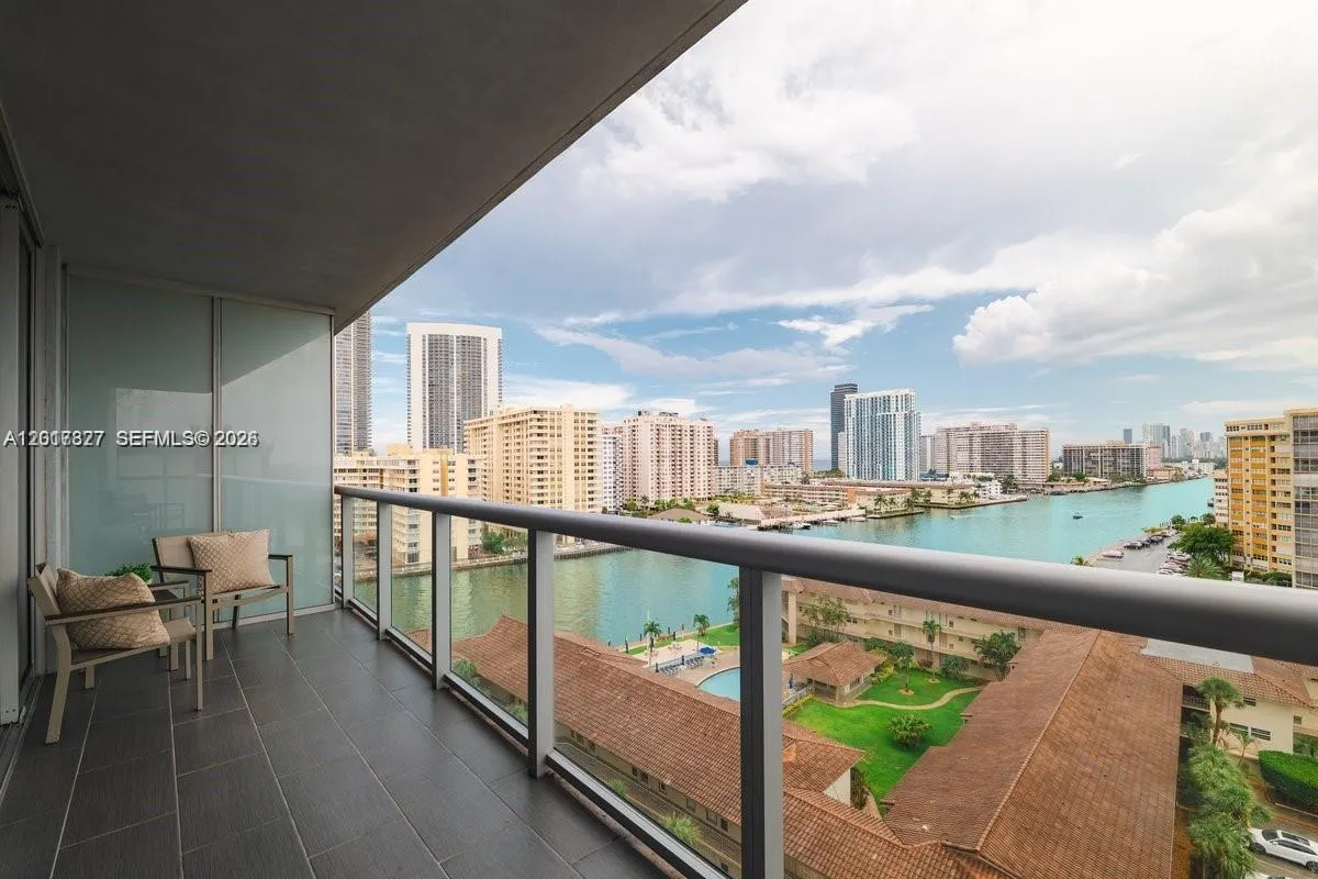 Foto de propiedad en 2602 E Hallandale Beach Boulevard R1109, Hallandale Beach, FL 33009 Hallandale Beach con MLS#