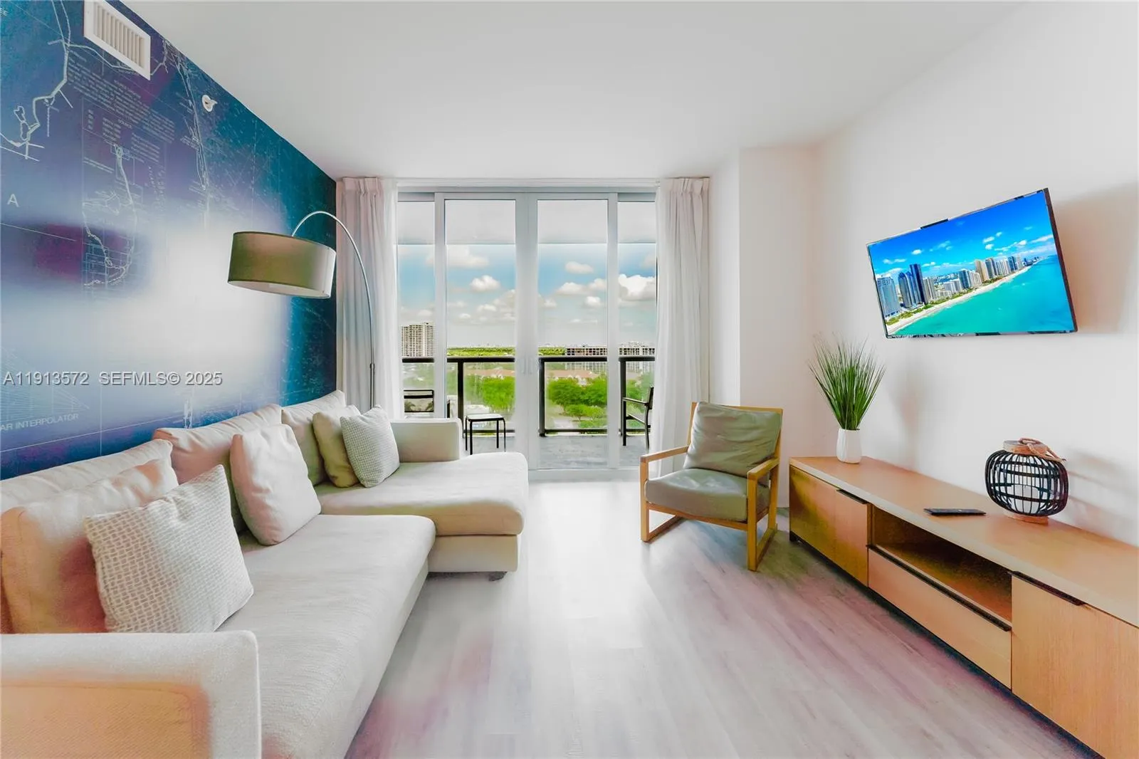 Foto de propiedad en 2602 E Hallandale Beach Boulevard R1206, Hallandale Beach, FL 33009 Hallandale Beach con MLS# 
