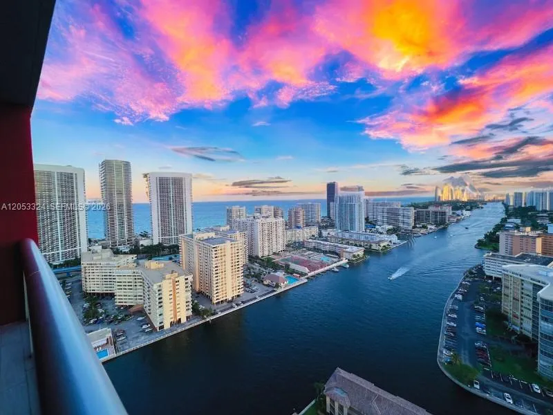 Foto de propiedad en 2602 E Hallandale Beach Boulevard R1503, Hallandale Beach, FL 33009 Hallandale Beach con MLS#