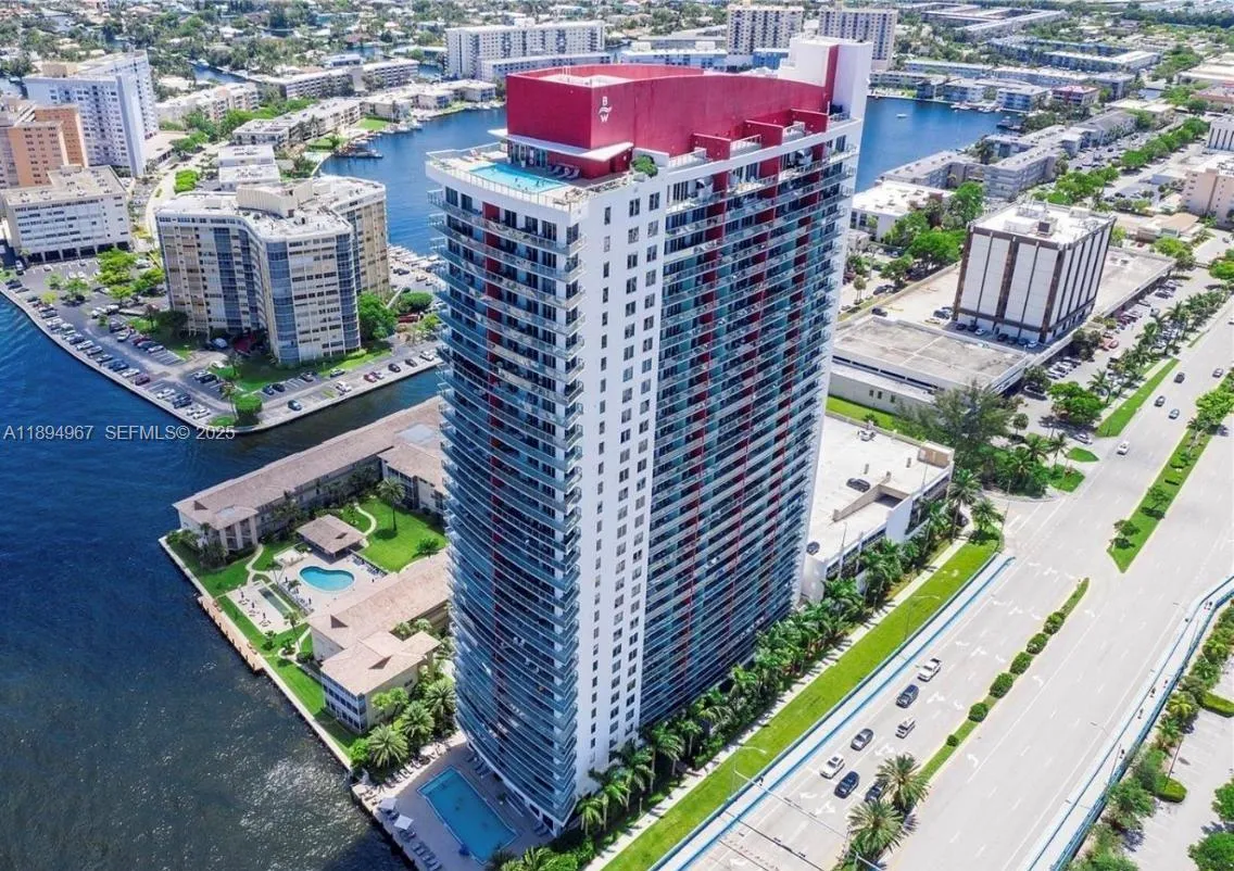 Foto de propiedad en 2602 E Hallandale Beach Boulevard R1507, Hallandale Beach, FL 33009 Hallandale Beach con MLS# 