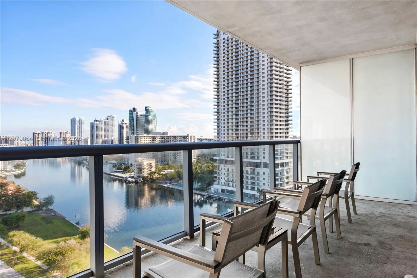 Foto de propiedad en 2602 E Hallandale Beach Boulevard R1806, Hallandale Beach, FL 33009 Hallandale Beach con MLS# 