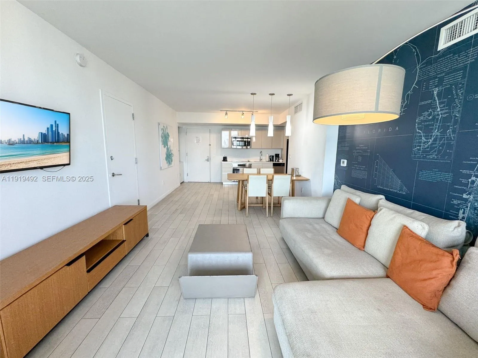 Foto de propiedad en 2602 E Hallandale Beach Boulevard R1807, Hallandale Beach, FL 33009 Hallandale Beach con MLS# 
