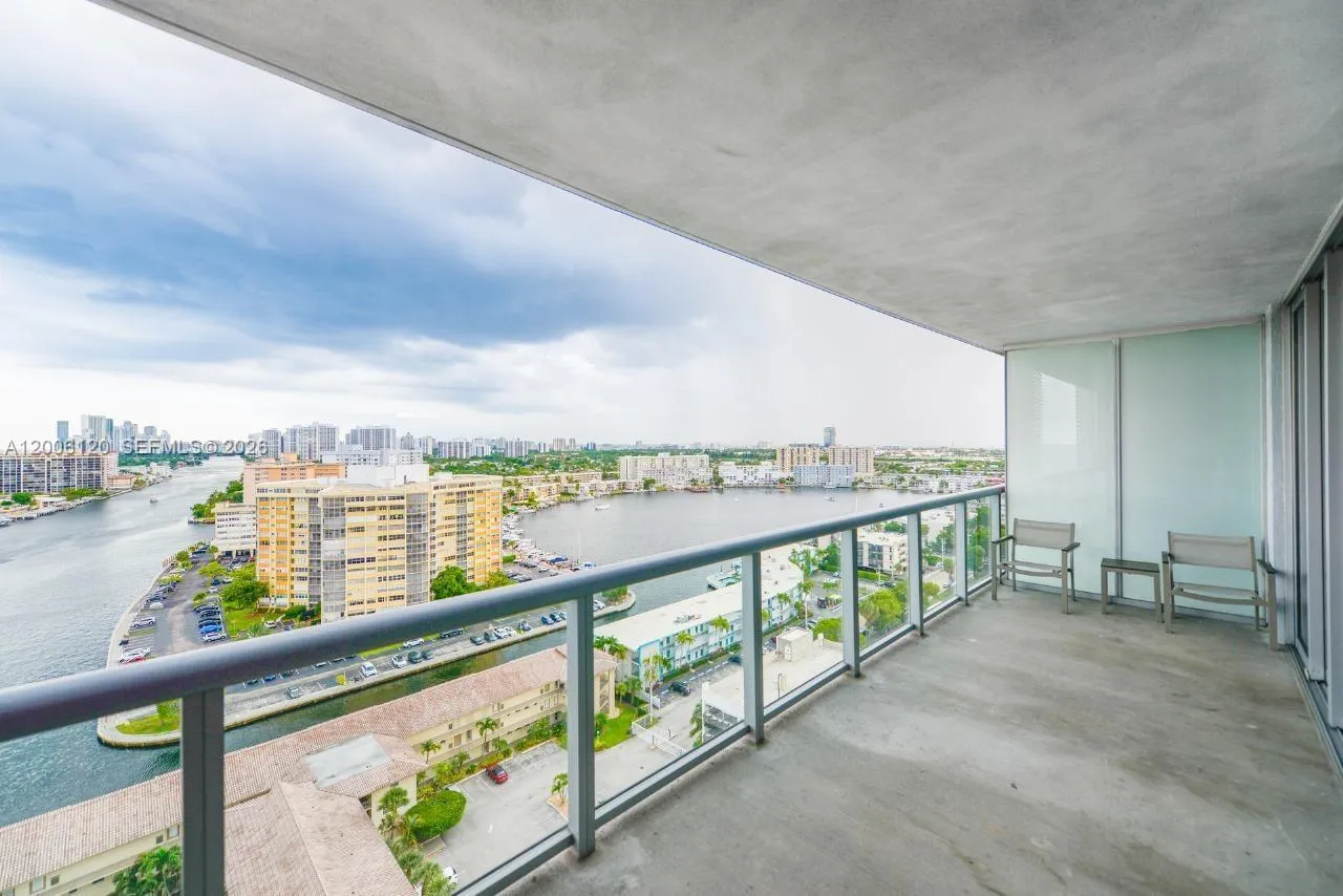 Foto de propiedad en 2602 E Hallandale Beach Boulevard R1907, Hallandale Beach, FL 33009 Hallandale Beach con MLS#