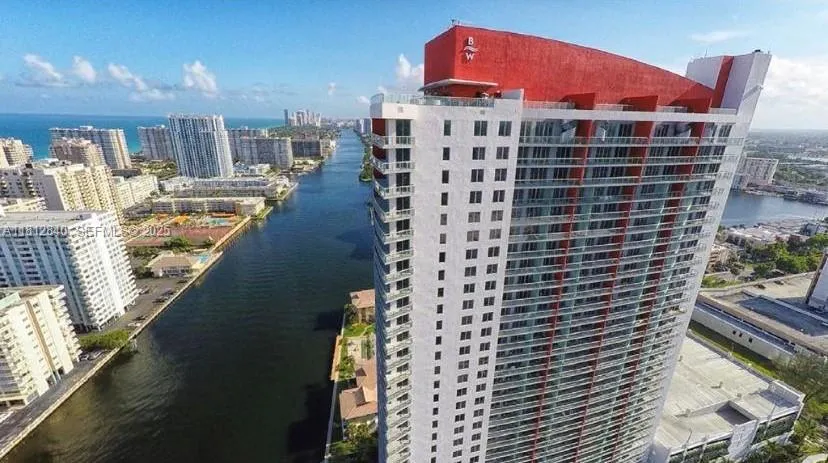 Foto de propiedad en 2602 E Hallandale Beach Boulevard R2010, Hallandale Beach, FL 33009 Hallandale Beach con MLS# 