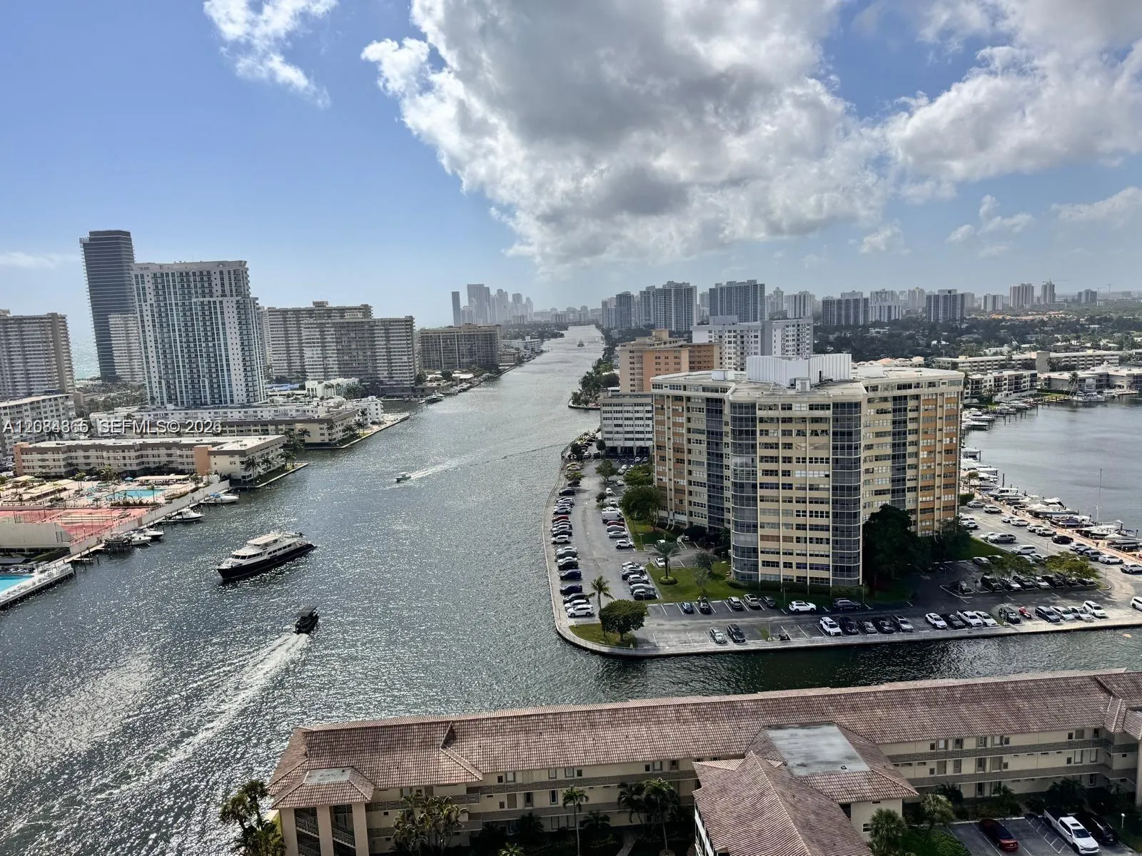 Foto de propiedad en 2602 E Hallandale Beach Boulevard R2105, Hallandale Beach, FL 33009 Hallandale Beach con MLS#