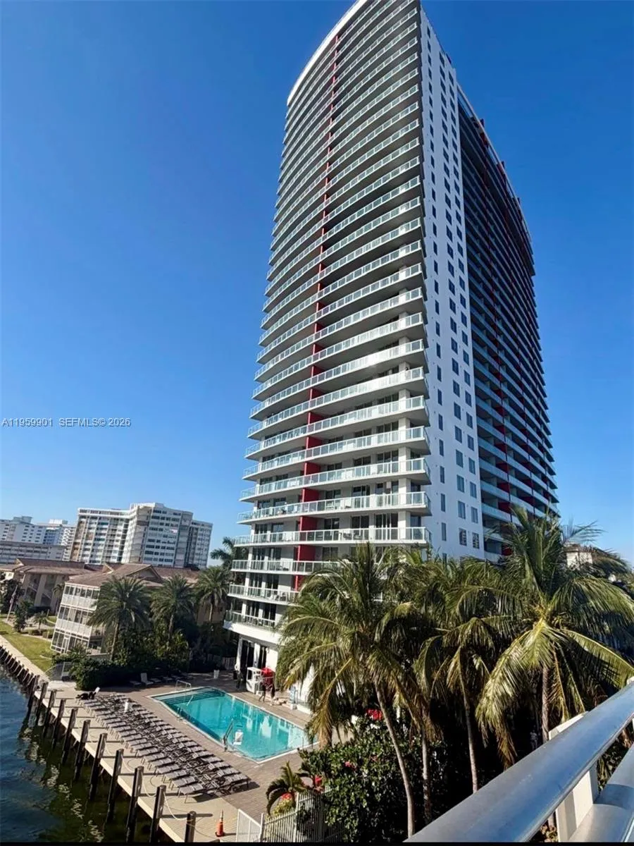 Foto de propiedad en 2602 E Hallandale Beach Boulevard R2709, Hallandale Beach, FL 33009 Hallandale Beach con MLS# 