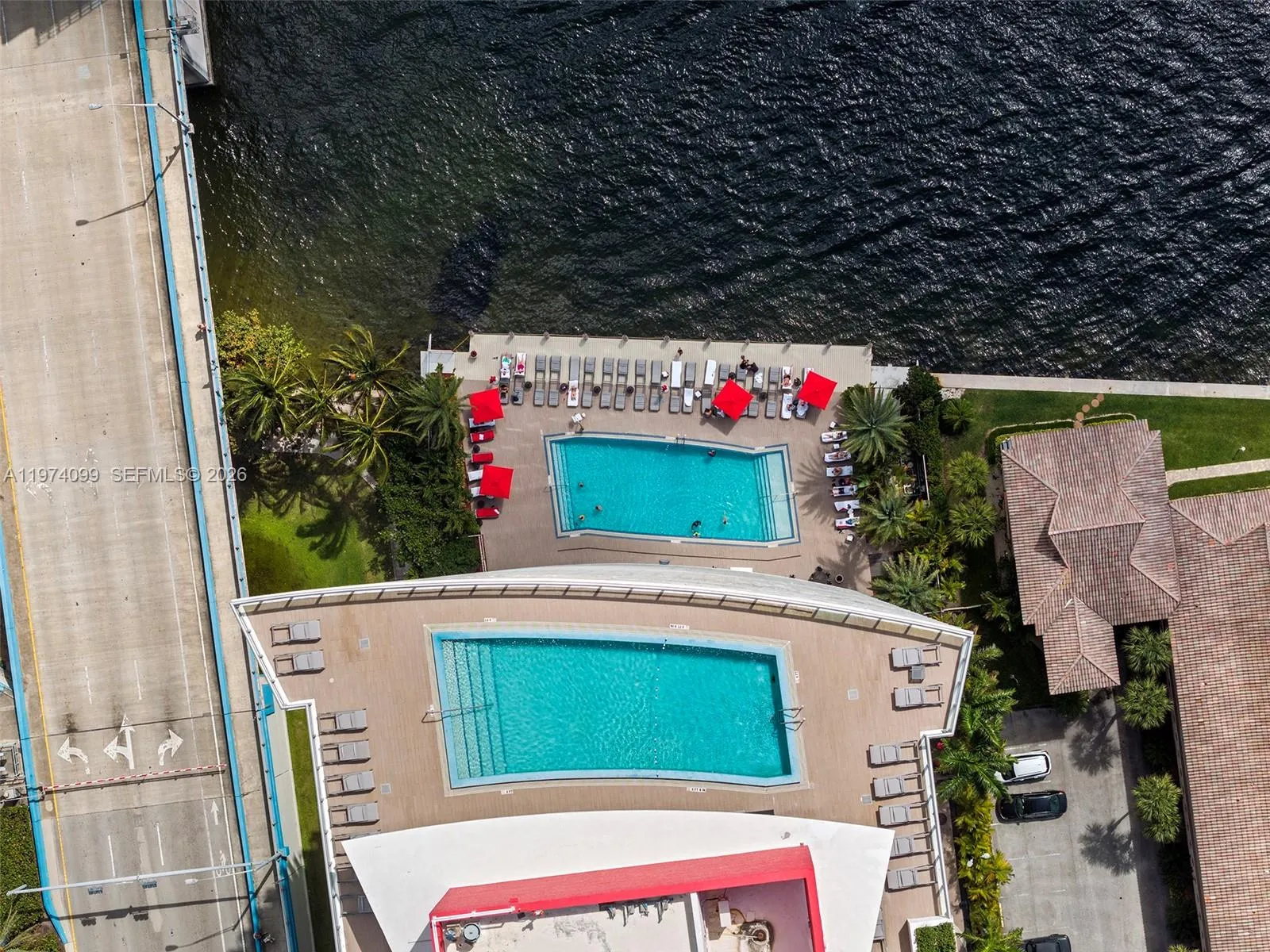 Foto de propiedad en 2602 E Hallandale Beach Boulevard R2806, Hallandale Beach, FL 33009 Hallandale Beach con MLS# 