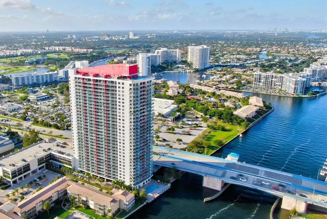 Foto de propiedad en 2602 E Hallandale Beach Boulevard R710, Hallandale Beach, FL 33009 Hallandale Beach con MLS# 