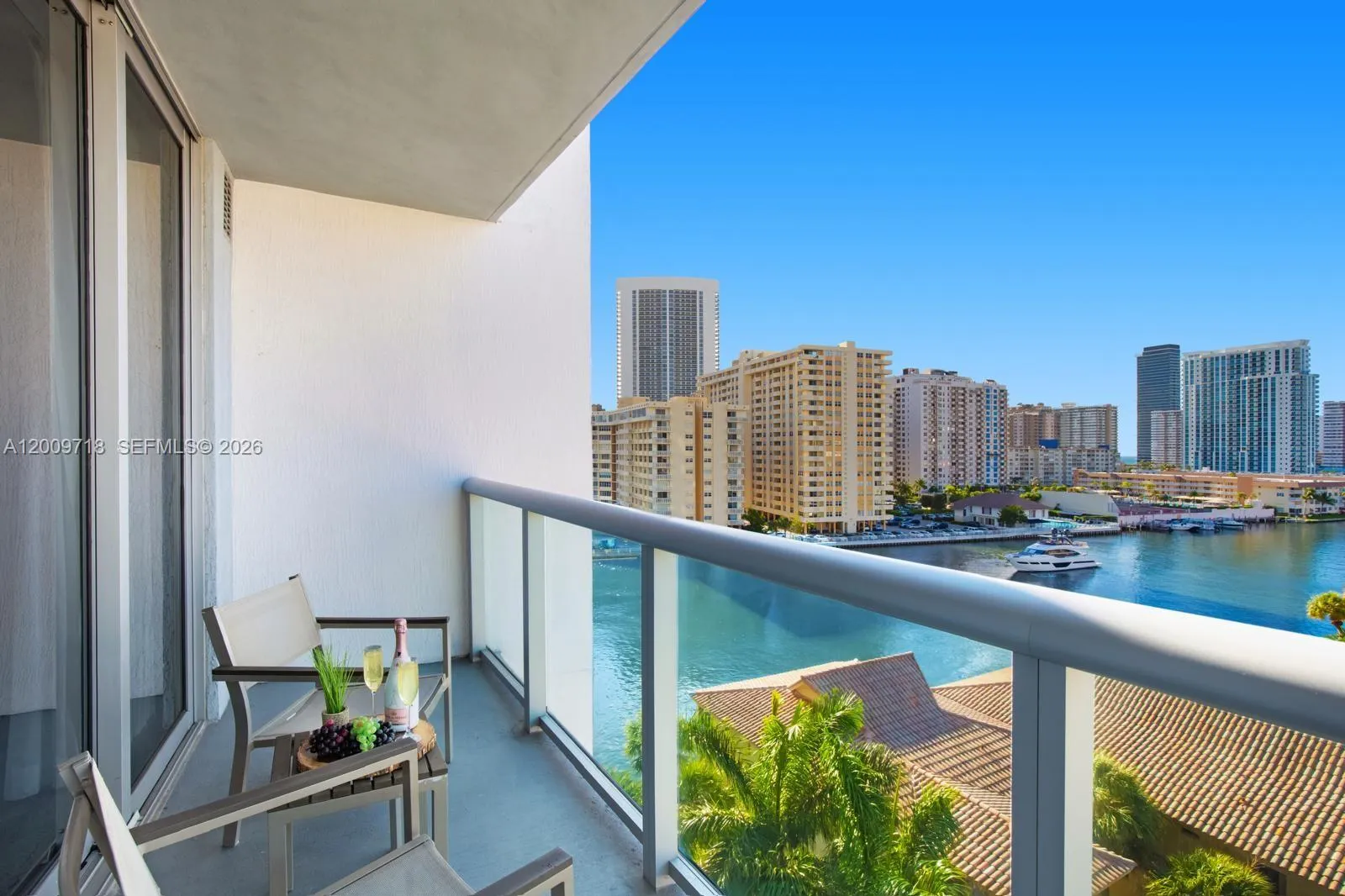 Foto de propiedad en 2602 E Hallandale Beach Boulevard R803, Hallandale Beach, FL 33009 Hallandale Beach con MLS#