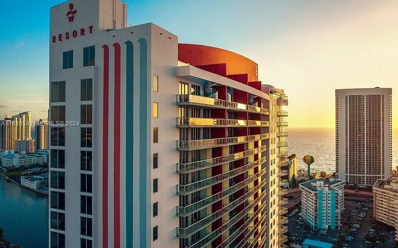 Foto de propiedad en 2602 E Hallandale Beach Boulevard R807, Hallandale Beach, FL 33009 Hallandale Beach con MLS# 