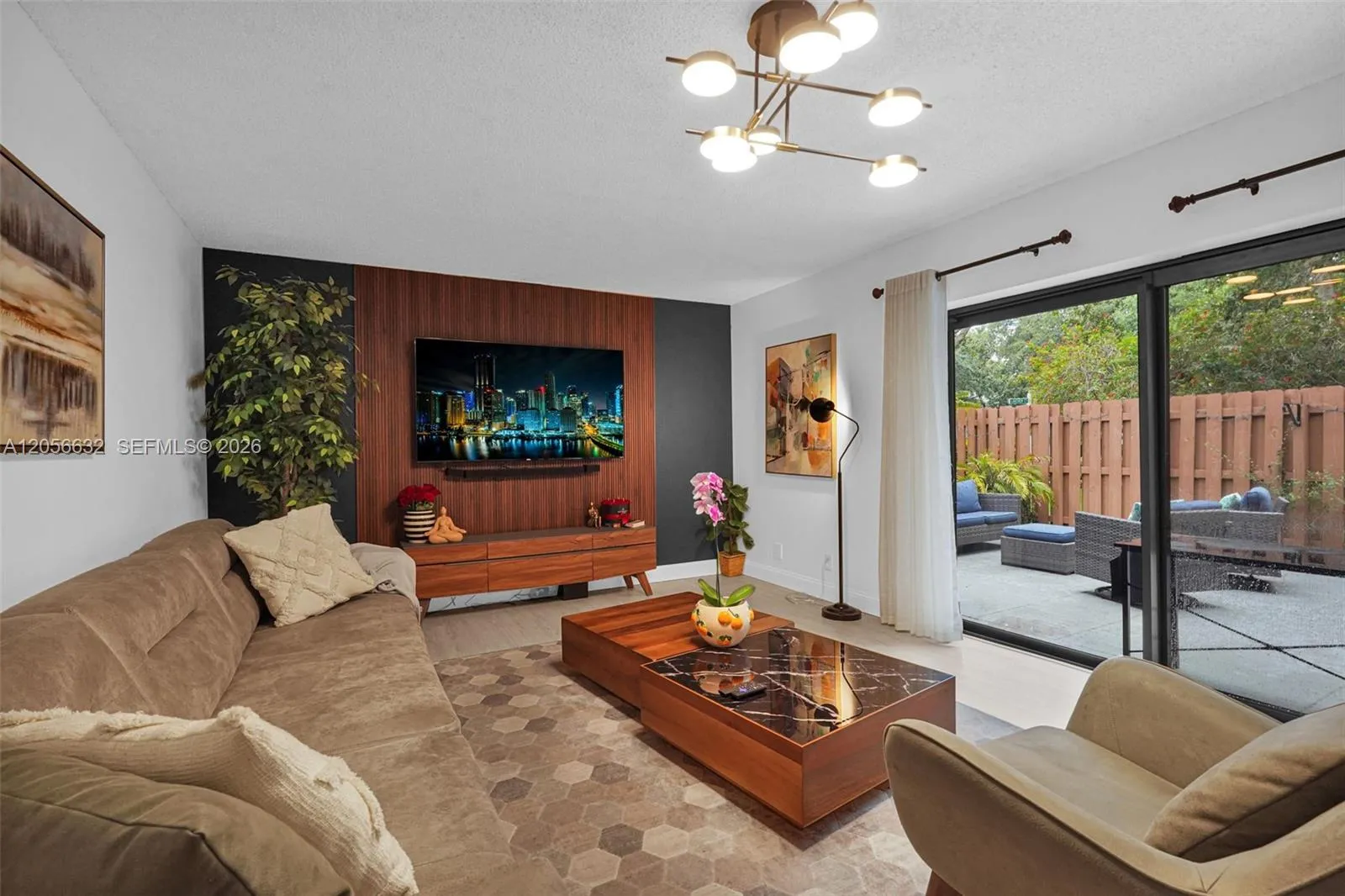 Foto de propiedad en 2603 Lakeview Court, Cooper City, FL 33026 Cooper City con MLS# 