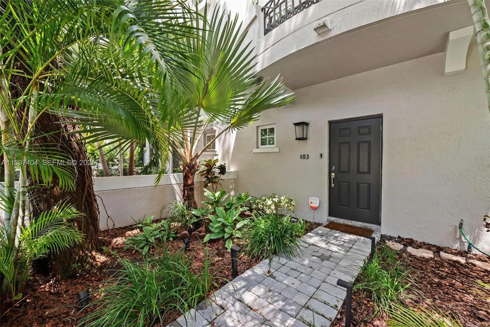 Foto de propiedad en 261 Navarre Avenue A-3, Coral Gables, FL 33134 Coral Gables con MLS# 