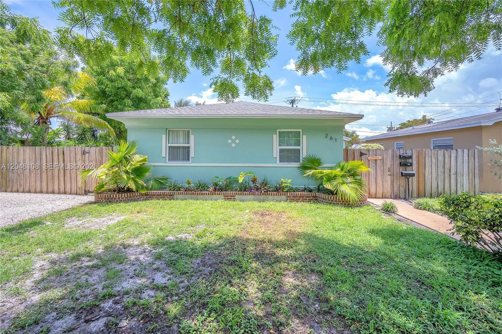 Foto de propiedad en 261 SW 15th Street 2, Dania Beach, FL 33004 Dania Beach con MLS# 
