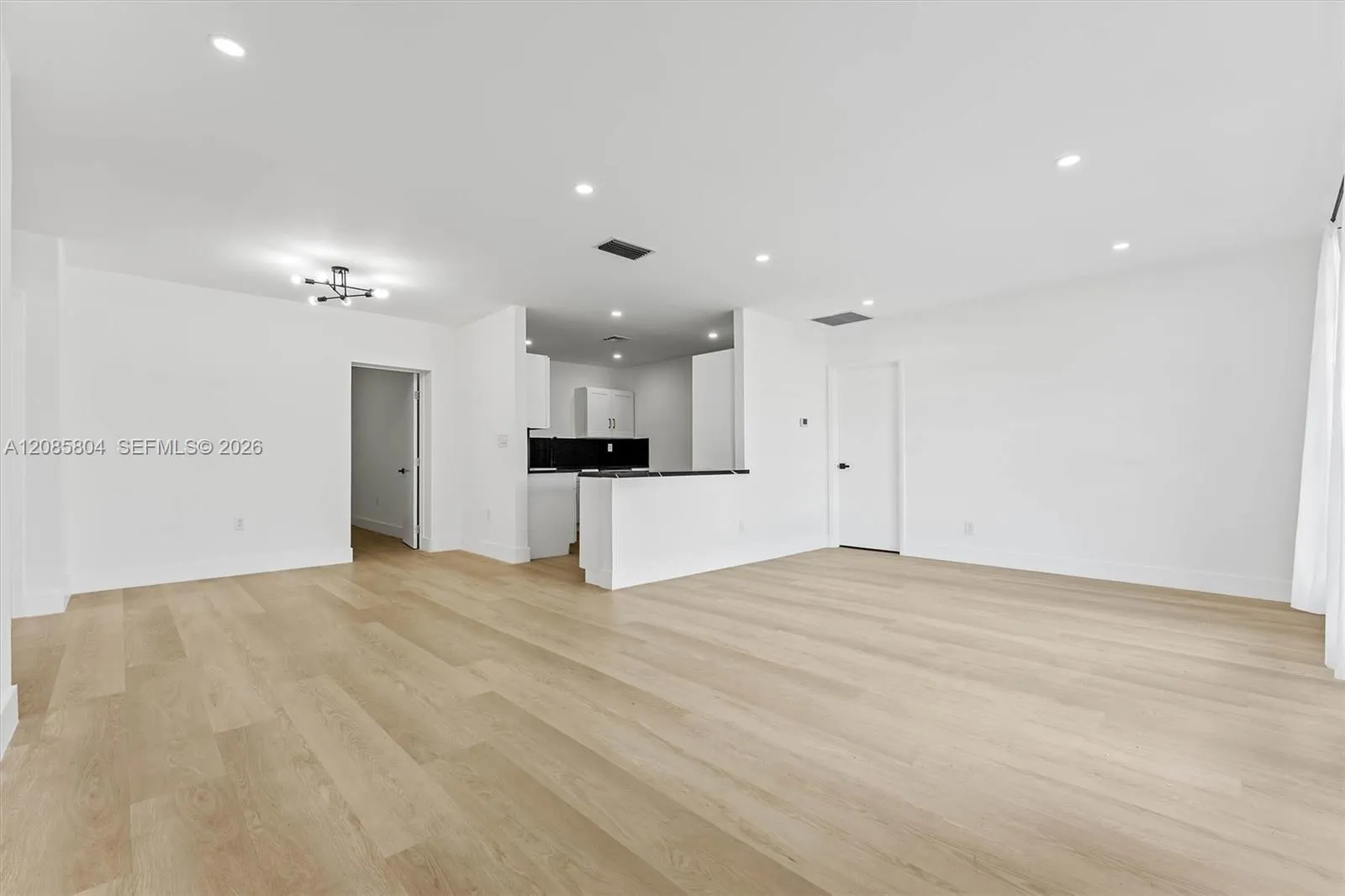 Foto de propiedad en 2610 NW 83rd Avenue, Sunrise, FL 33322 Sunrise con MLS# 