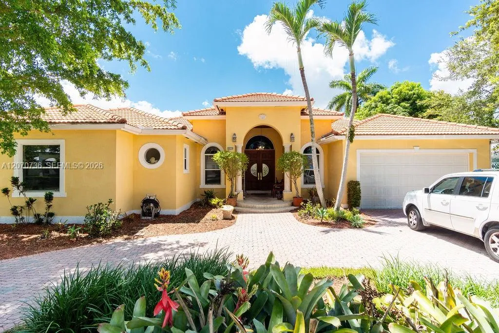 Foto de propiedad en 2610 SW 112th Court, Miami, FL 33165 Miami con MLS# 