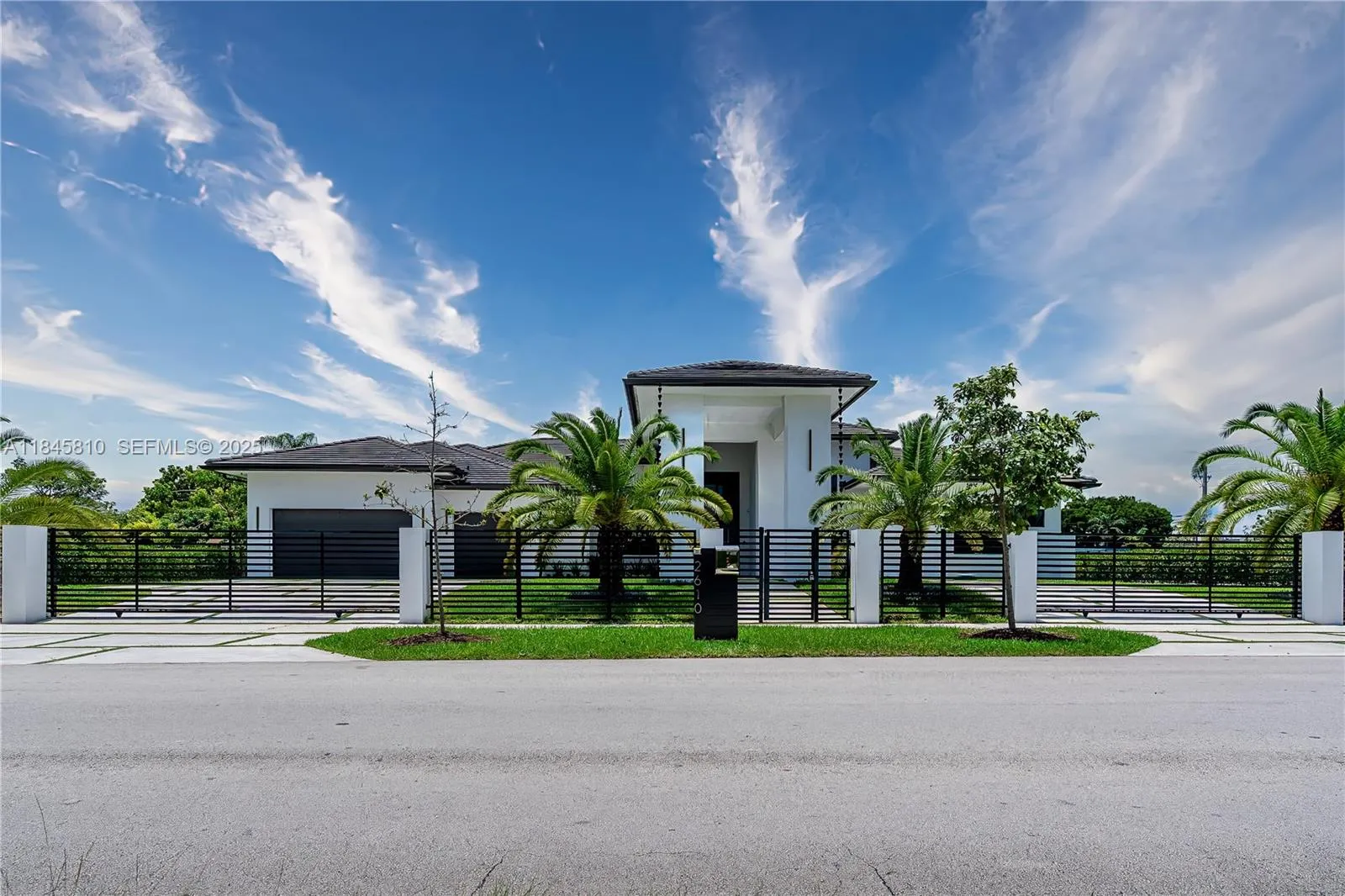 Foto de propiedad en 2610 SW 130th Avenue, Miami, FL 33175 Miami con MLS# 