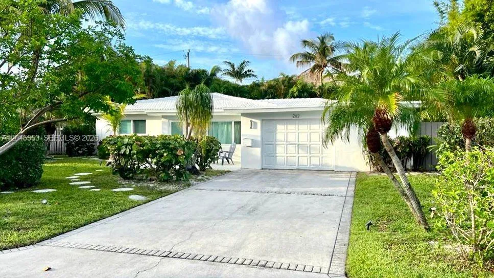Foto de propiedad en 262 Bombay Avenue, Lauderdale-By-The-Sea, FL 33308 Lauderdale-By-The-Sea con MLS# 