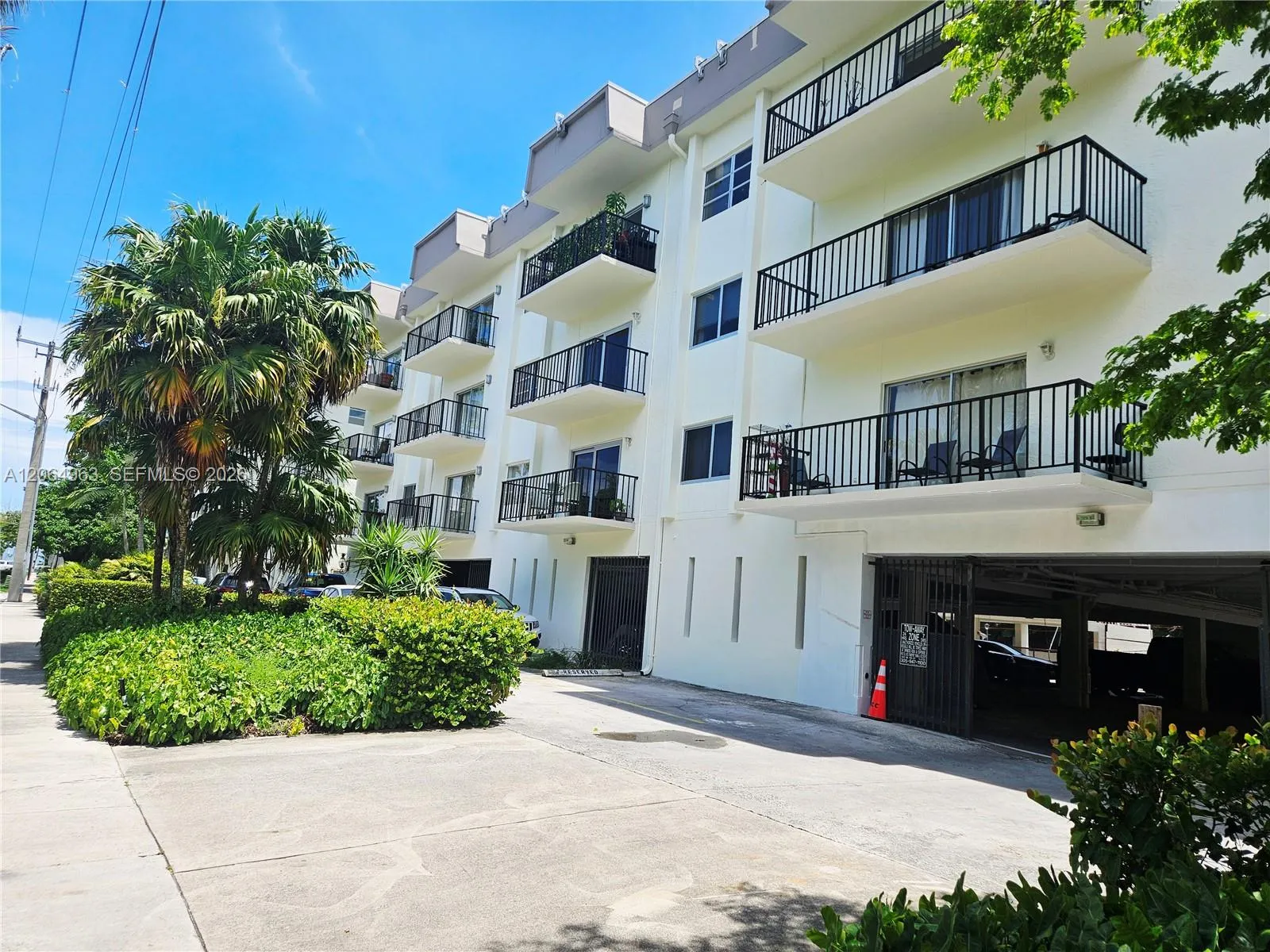 Foto de propiedad en 2620 NE 135th Street 426, North Miami, FL 33181 North Miami con MLS# 