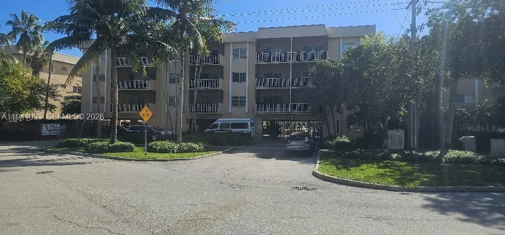Vendido 2620 NE 135th Street 431, North Miami, FL 33181, North Miami, FL 33181