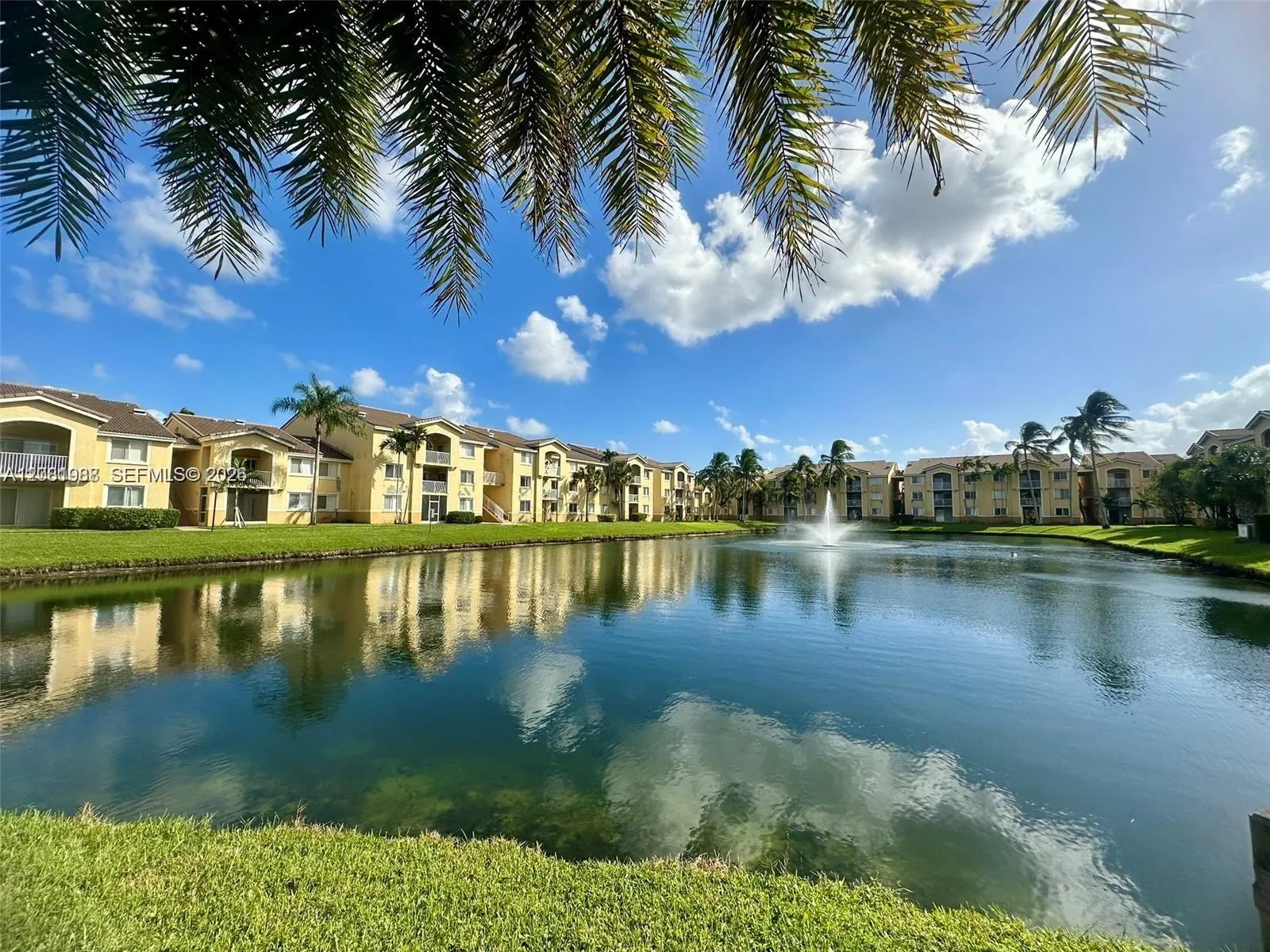 Foto de propiedad en 2620 S University Drive 105, Davie, FL 33328 Davie con MLS# 