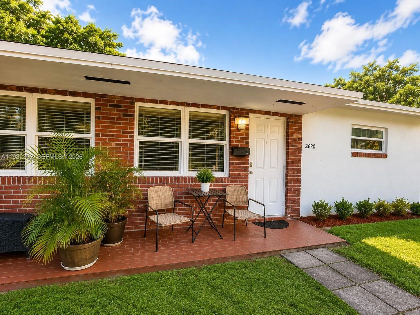 Foto de propiedad en 2620 SW 51st Street 1-2, Dania Beach, FL 33312 Dania Beach con MLS# 