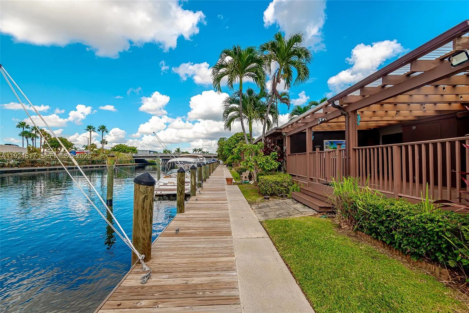 Foto de propiedad en 2621 S Parkview Drive, Hallandale Beach, FL 33009 Hallandale Beach con MLS# 
