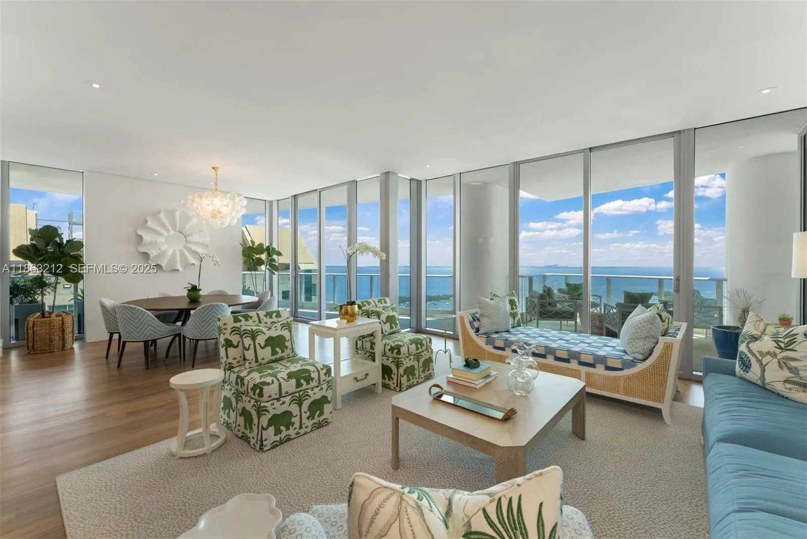 Foto de propiedad en 2627 S Bayshore Drive 2801, Miami, FL 33133 Miami con MLS# 