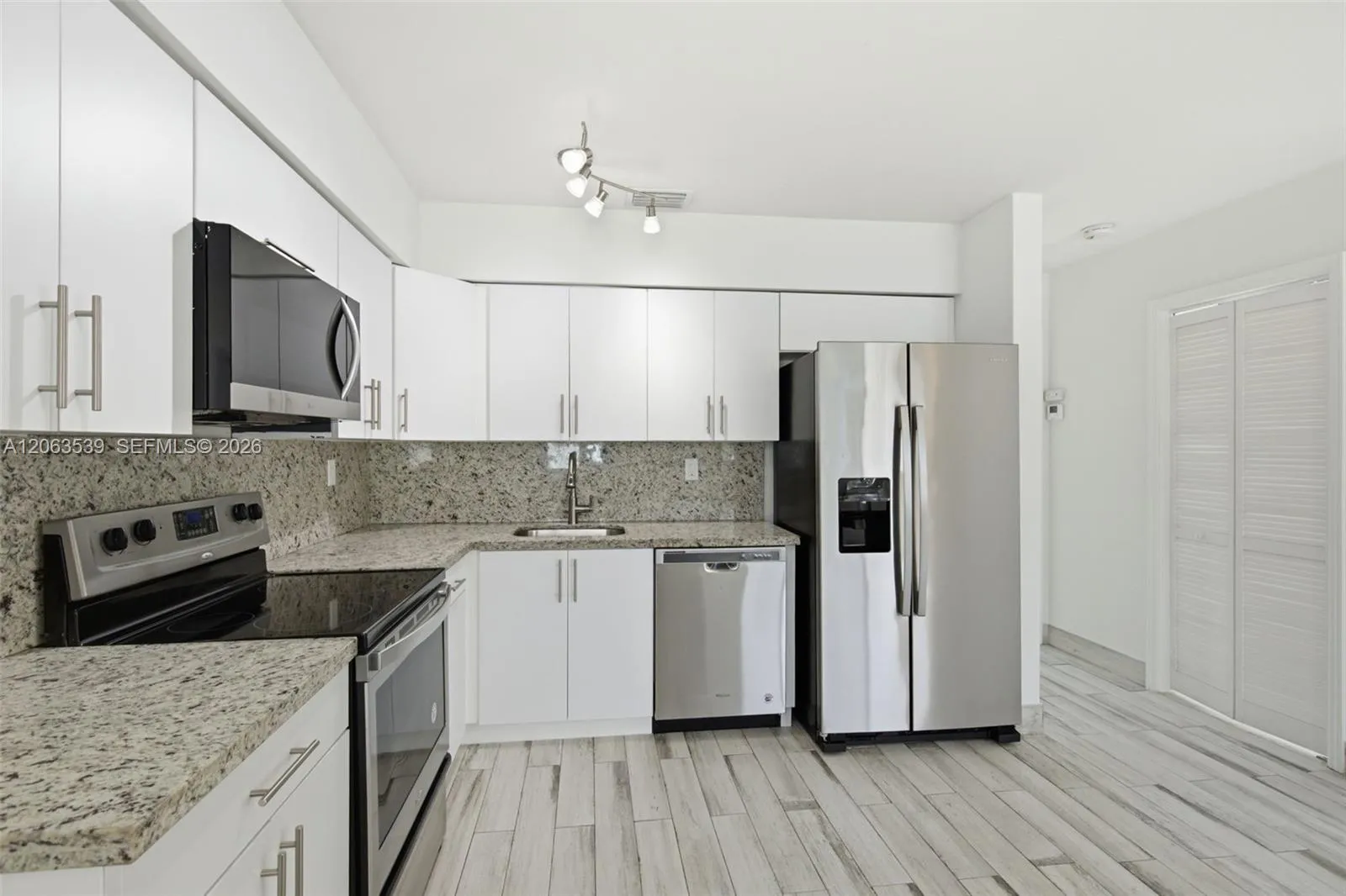 Foto de propiedad en 2627 SW 29th Avenue 2627, Miami, FL 33133 Miami con MLS# 
